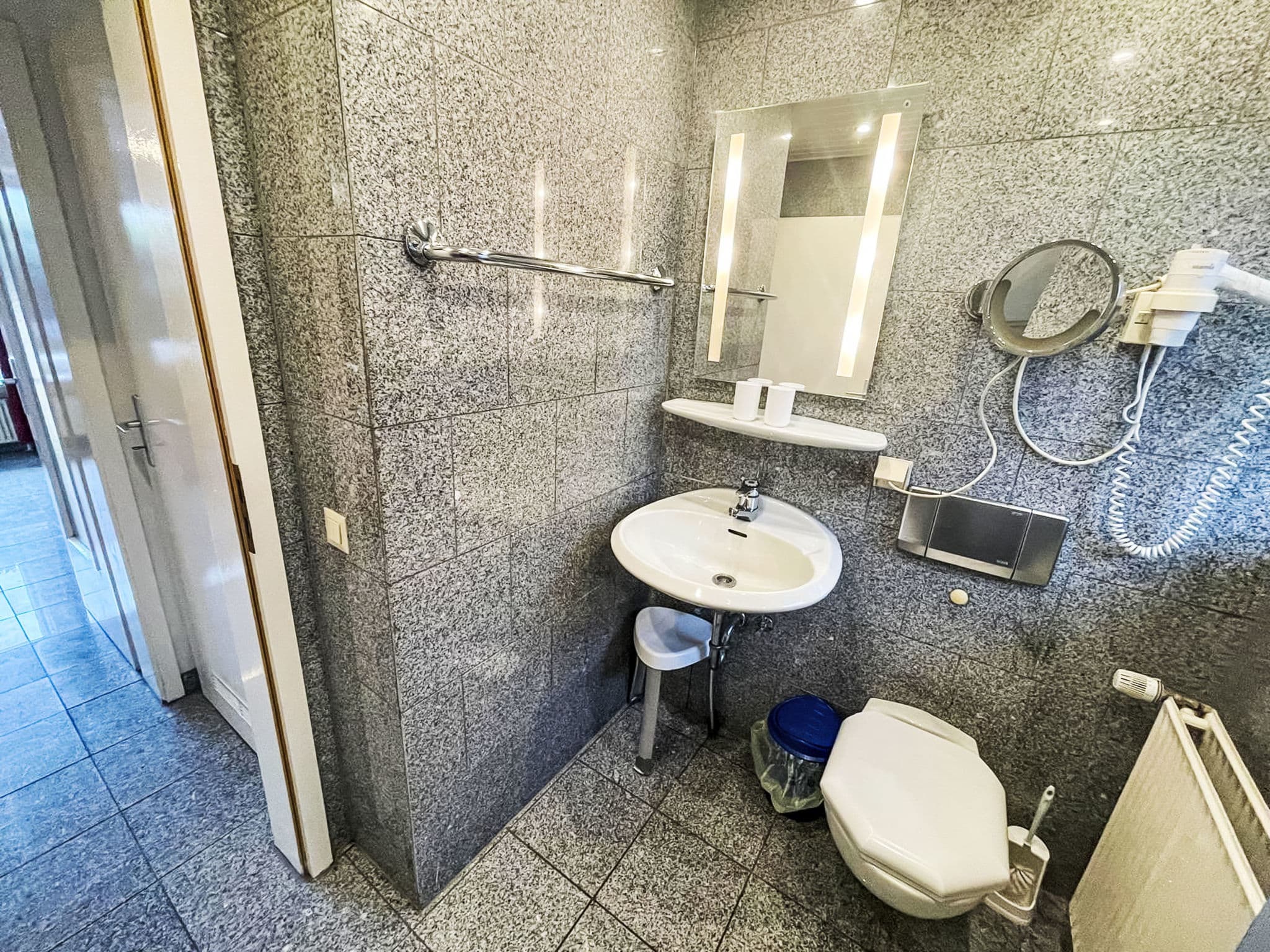 Bathroom / Wellness