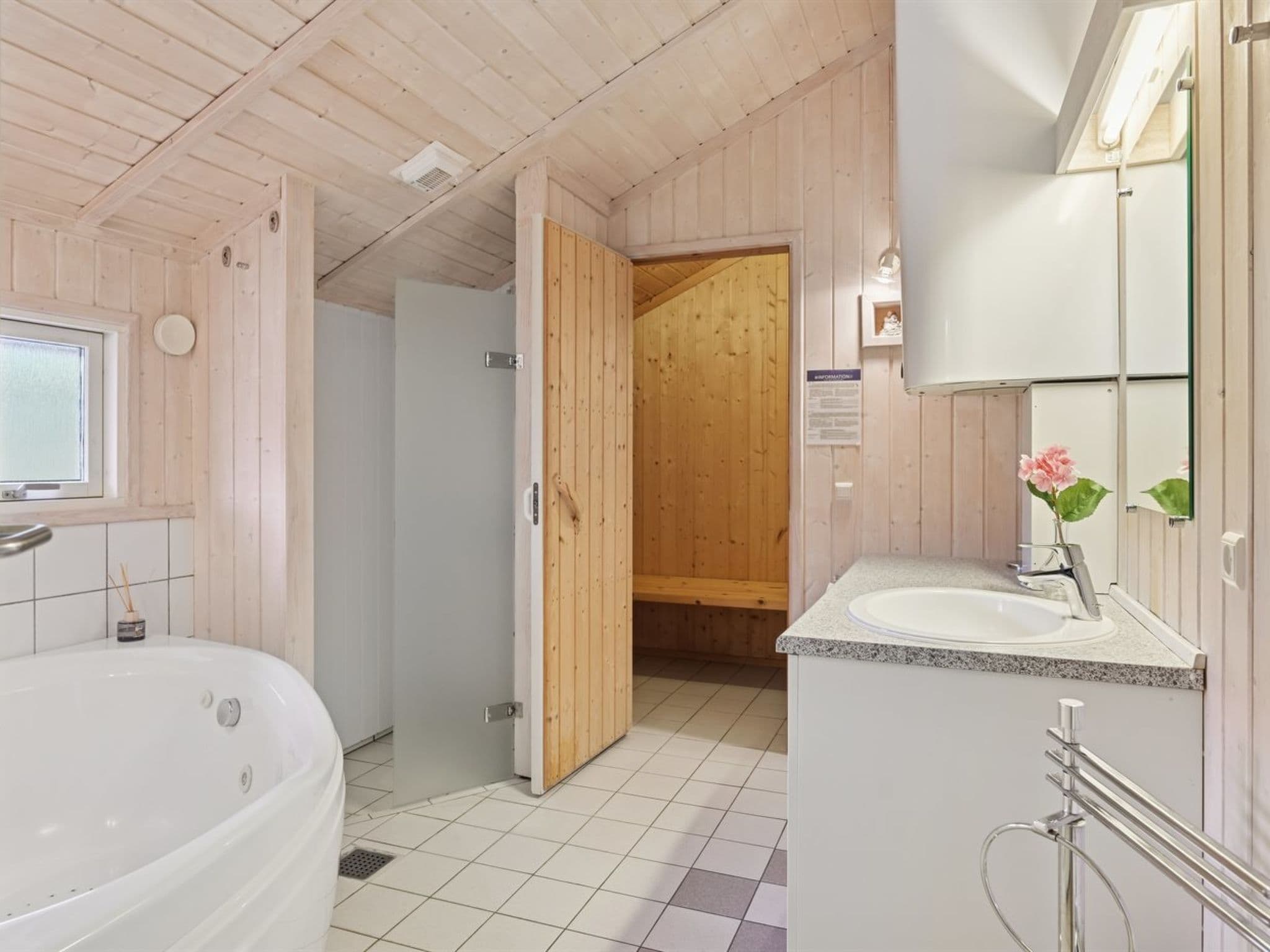 Bathroom / Wellness