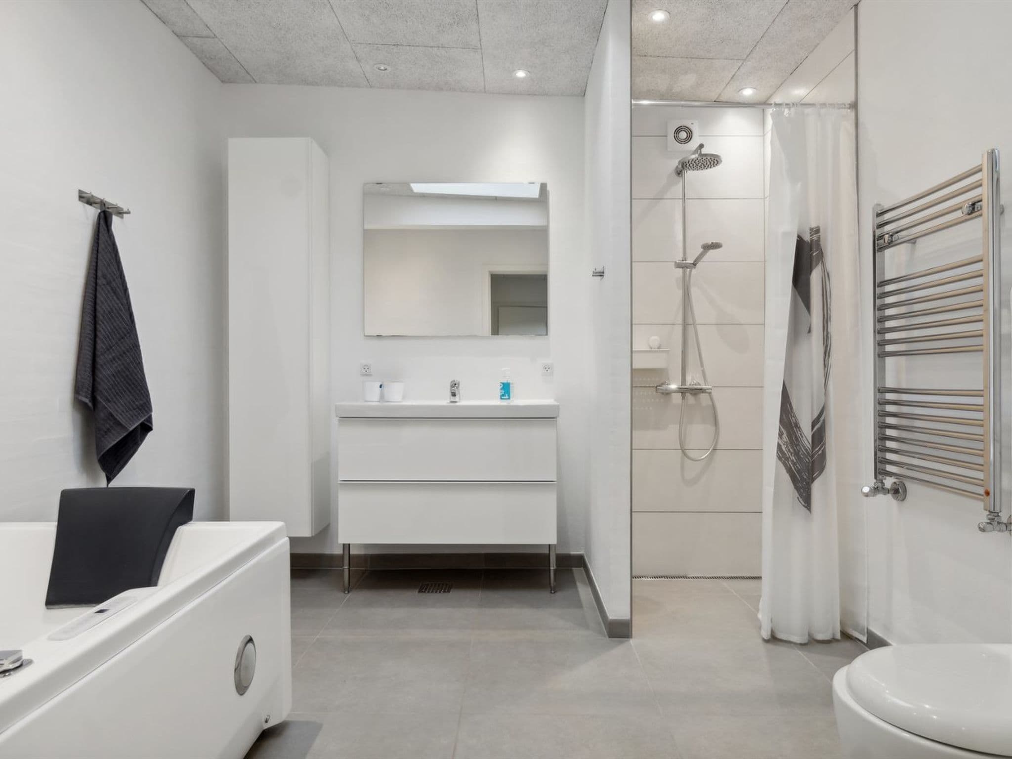Bathroom / Wellness
