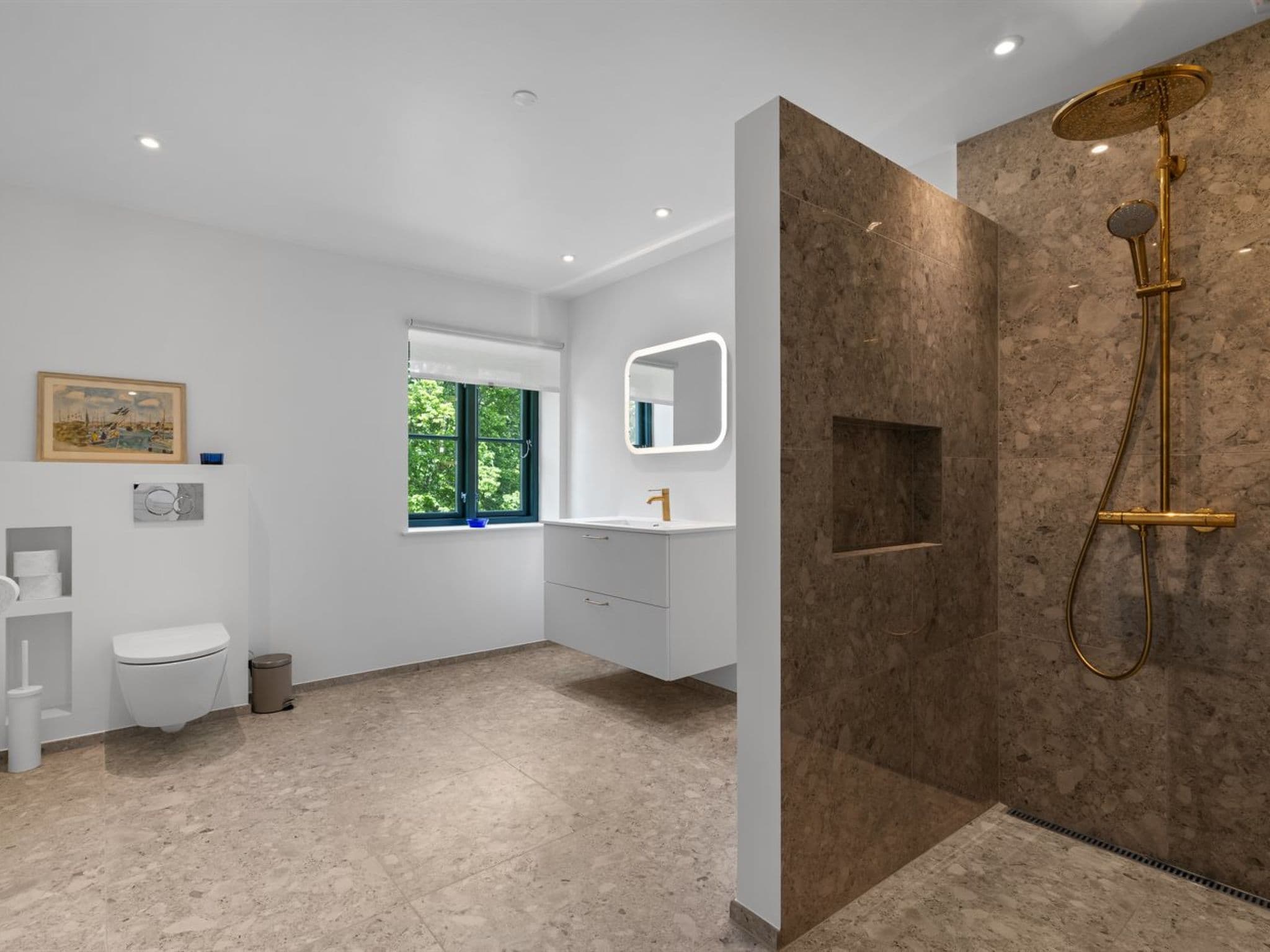 Bathroom / Wellness