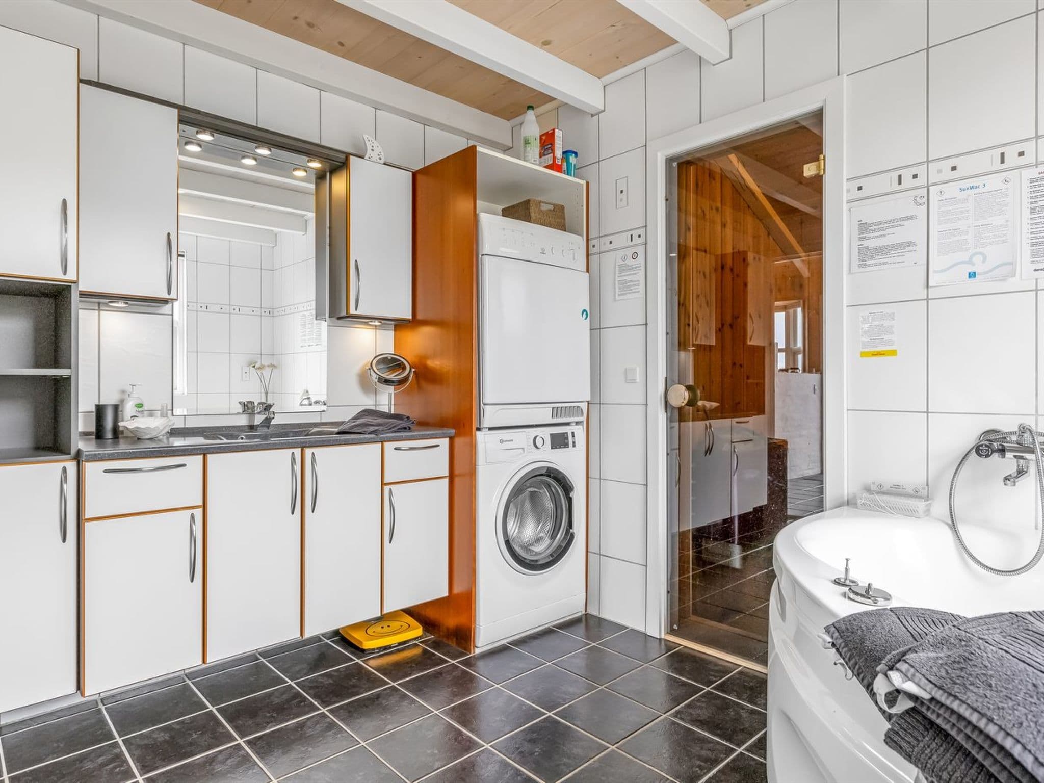 Bathroom / Wellness