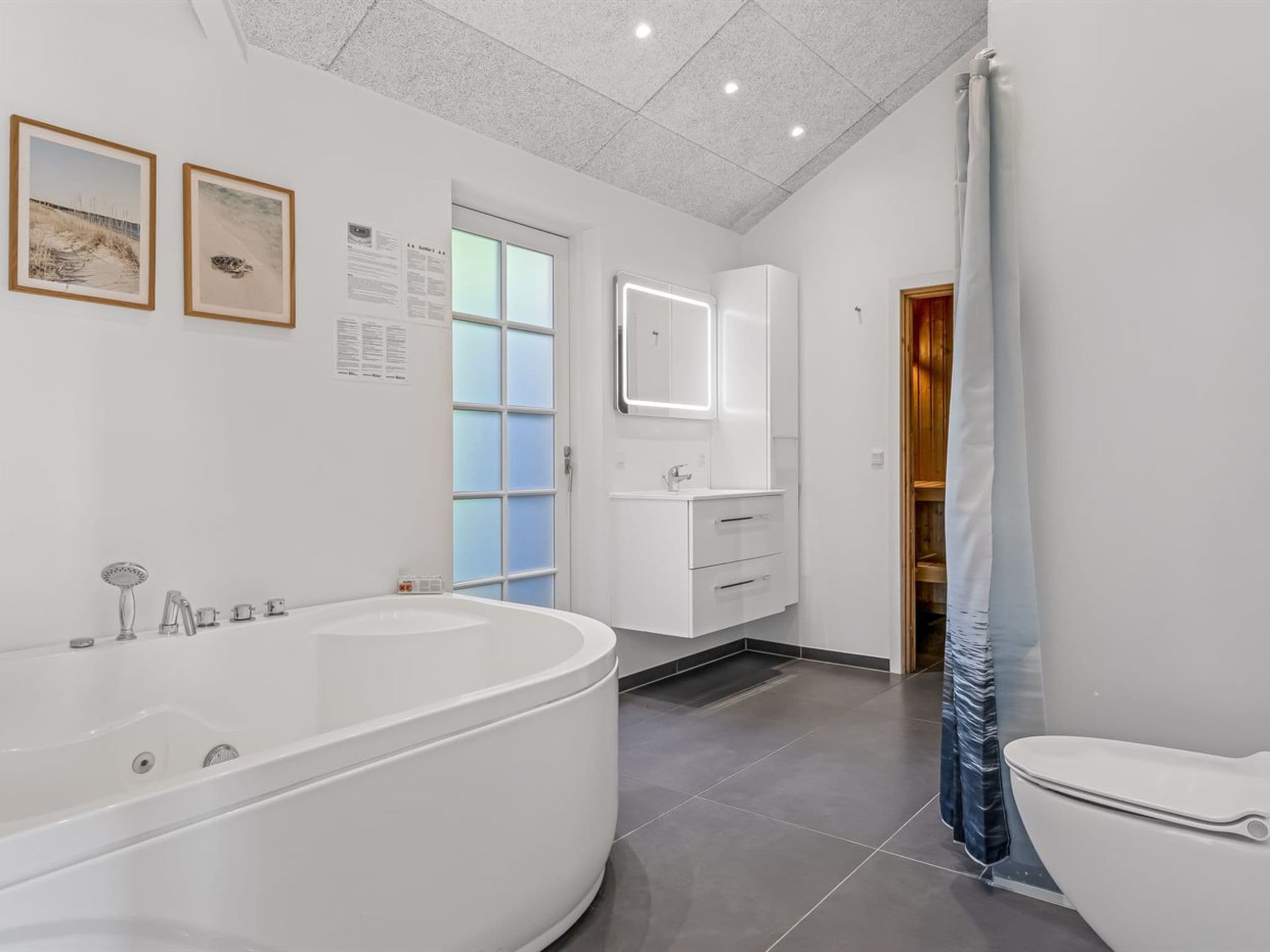 Bathroom / Wellness
