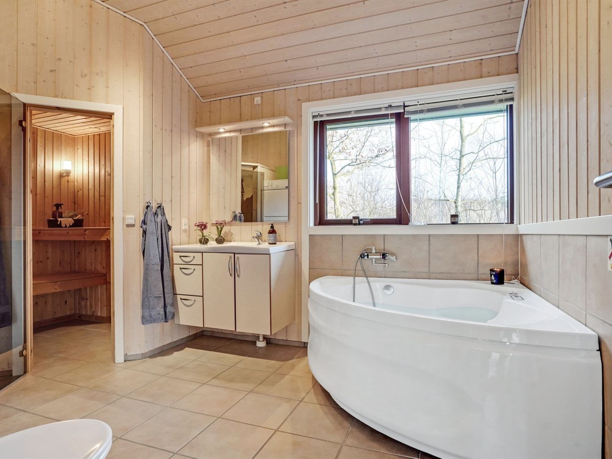 Bathroom / Wellness