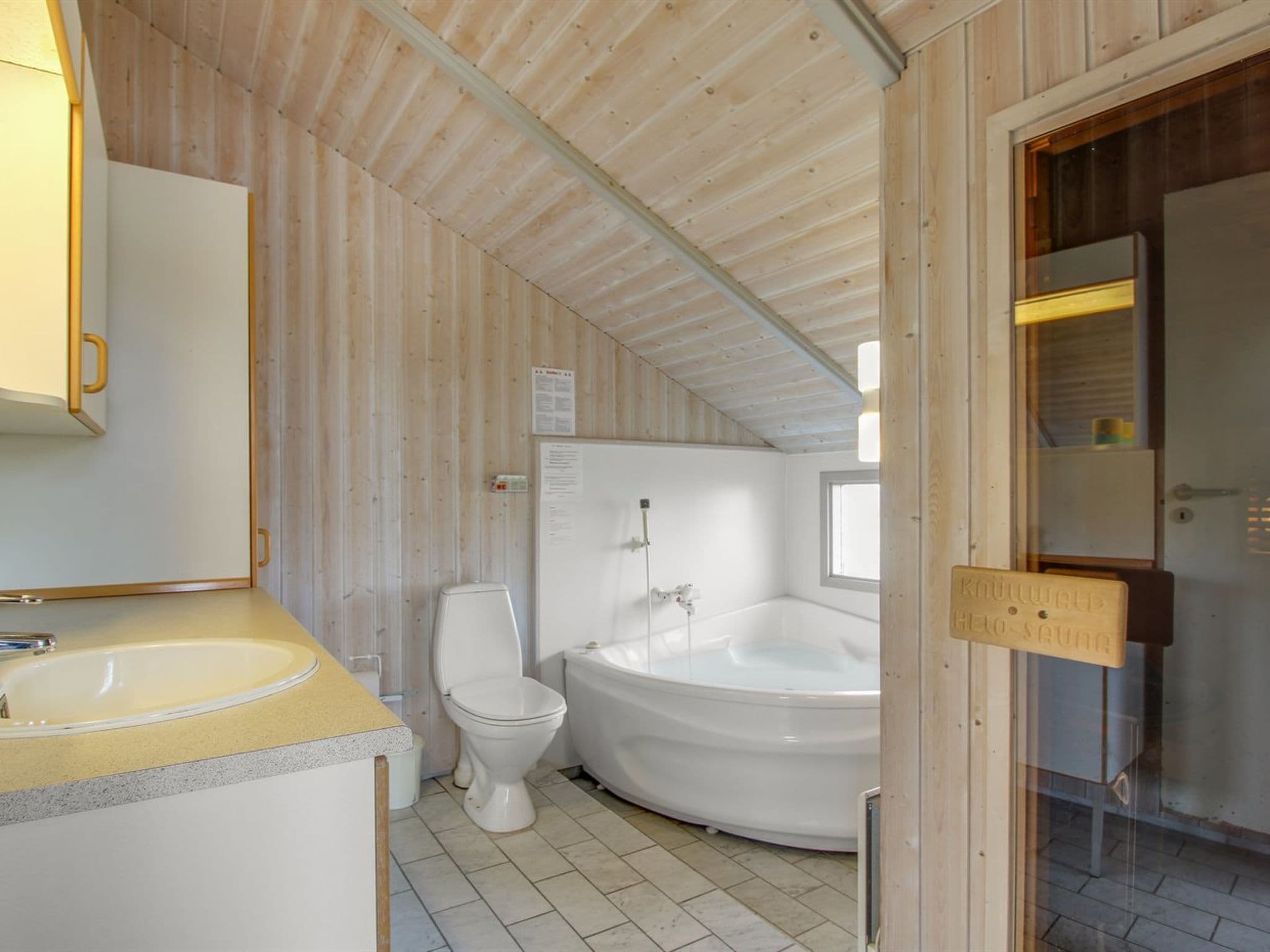 Bathroom / Wellness