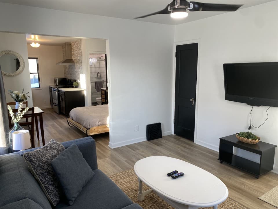 Spacious Updated Studio near Avera & Downtown