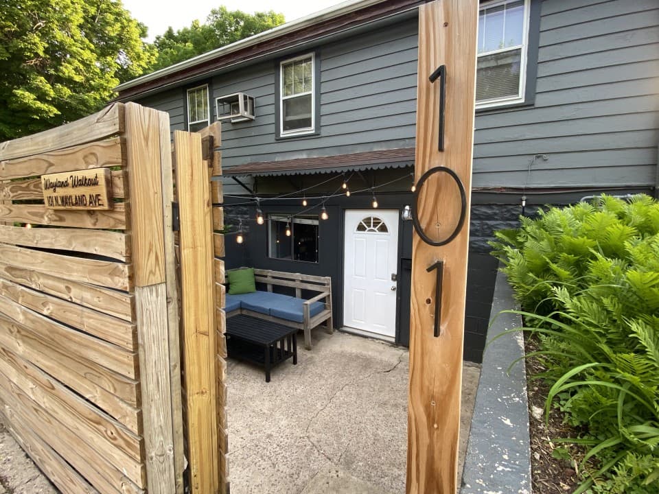 2 Bedroom w/ Private Patio Near Avera & Downtown