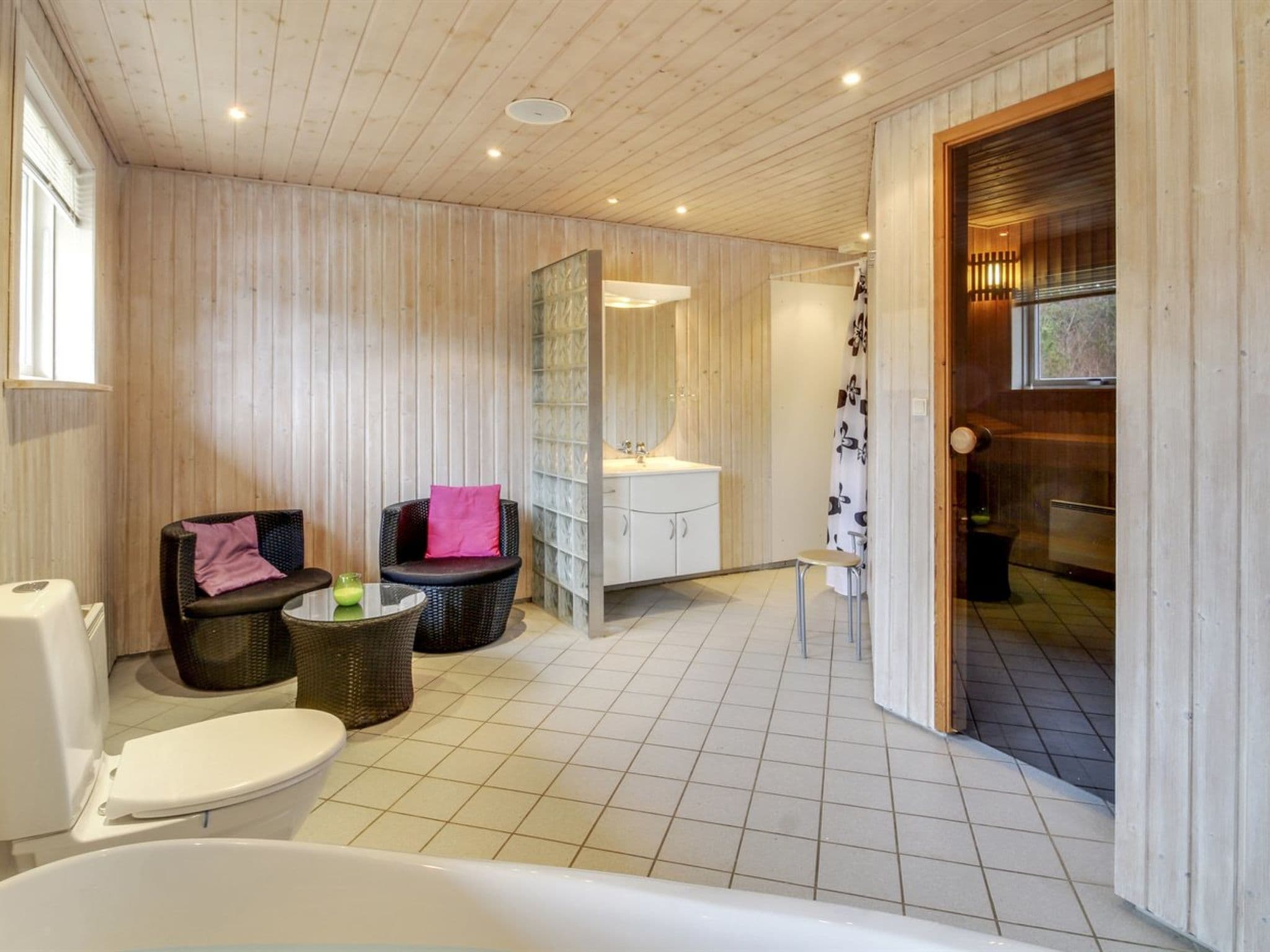 Bathroom / Wellness