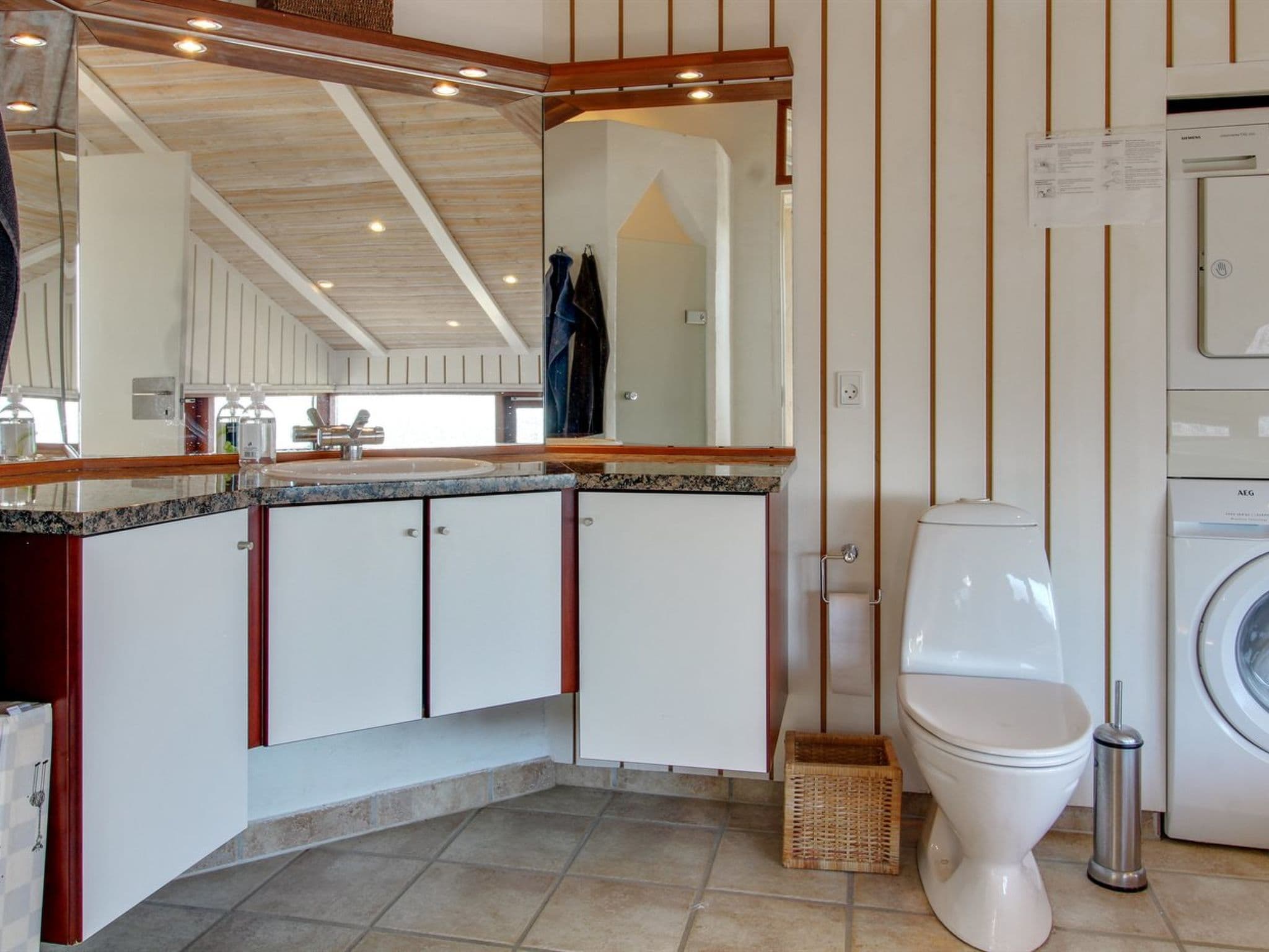 Bathroom / Wellness