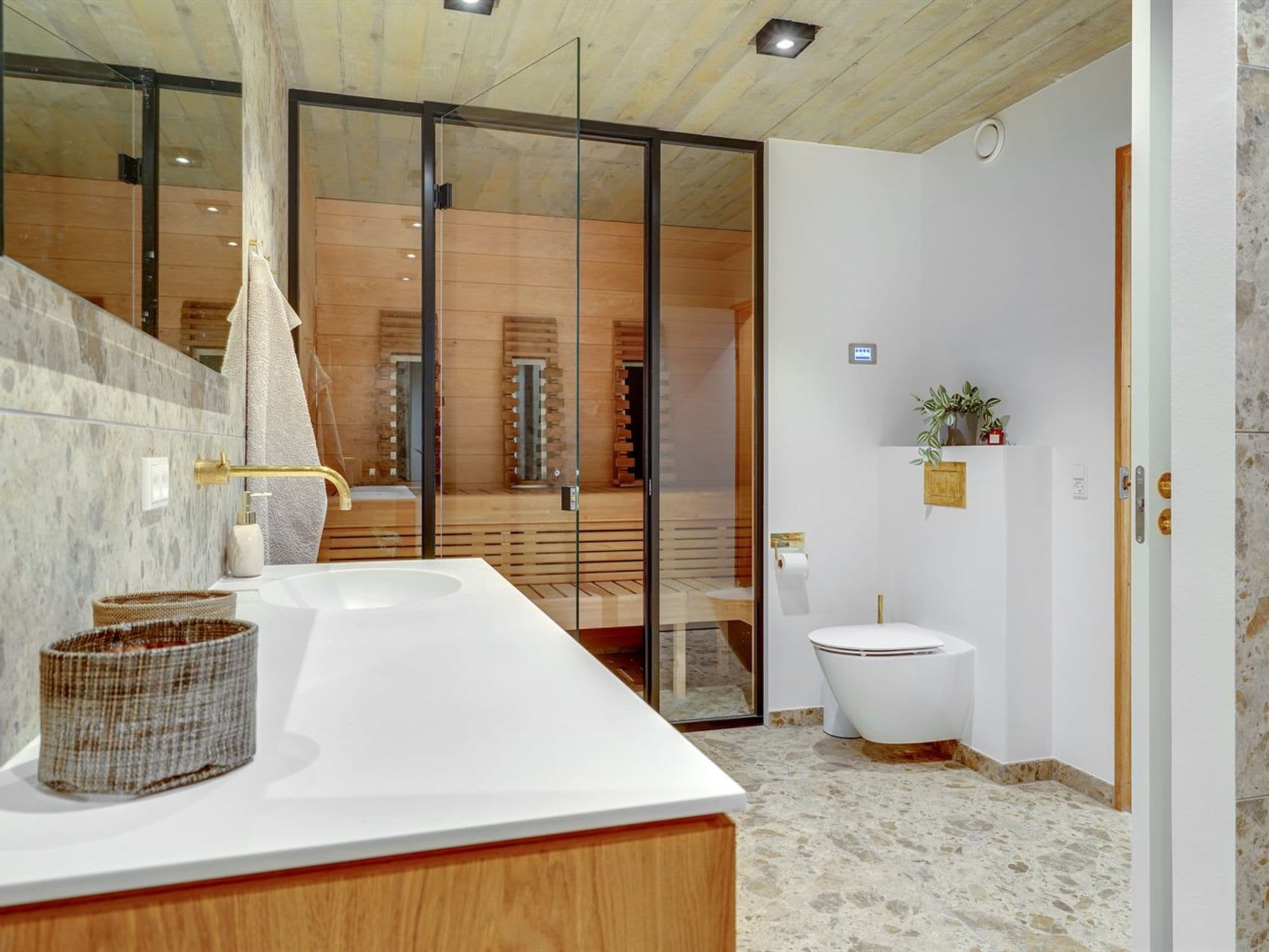 Bathroom / Wellness