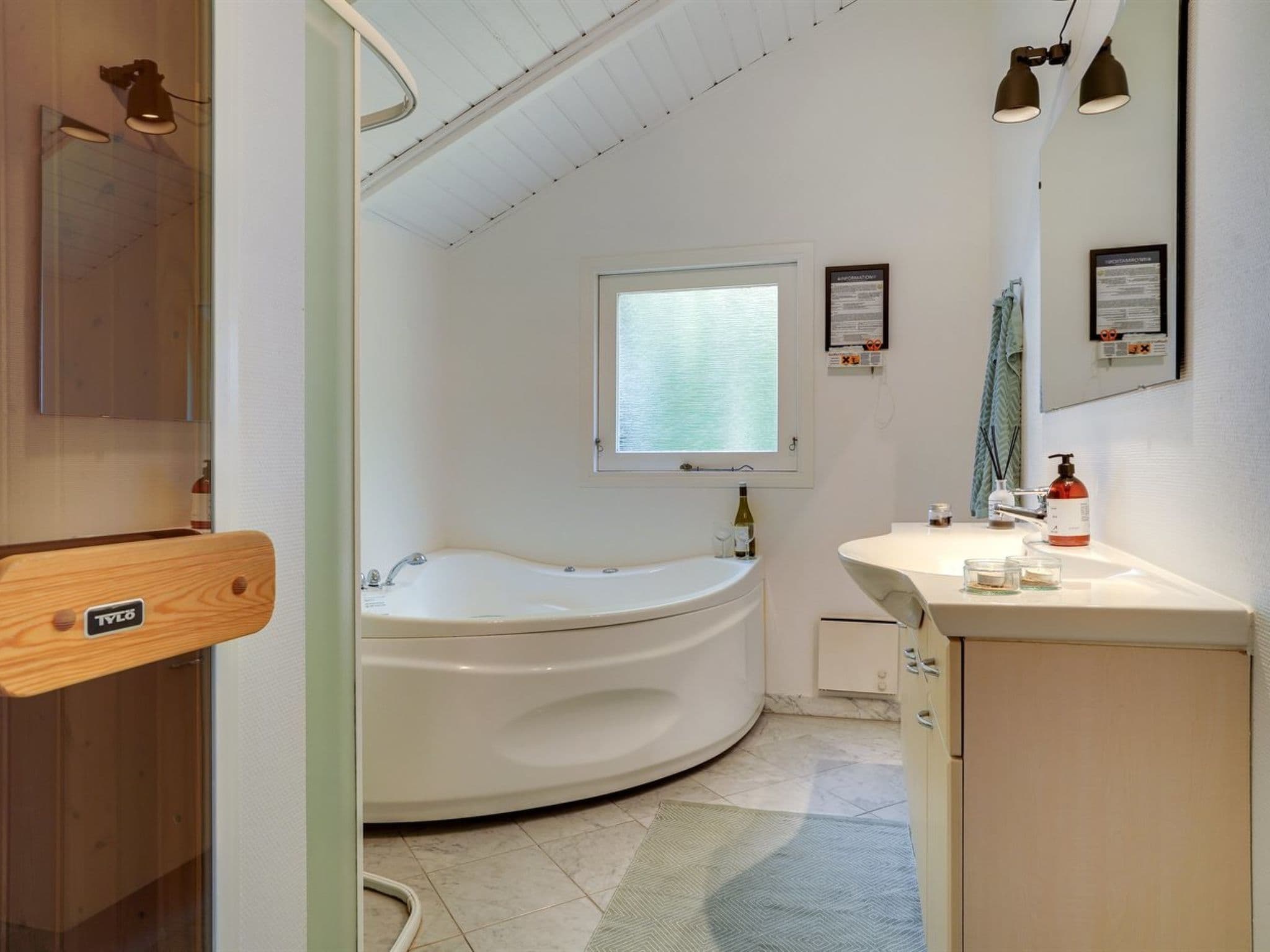 Bathroom / Wellness