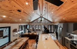 DREAMLAND | Luxe Waterfront Villa, Hot tub + Sauna