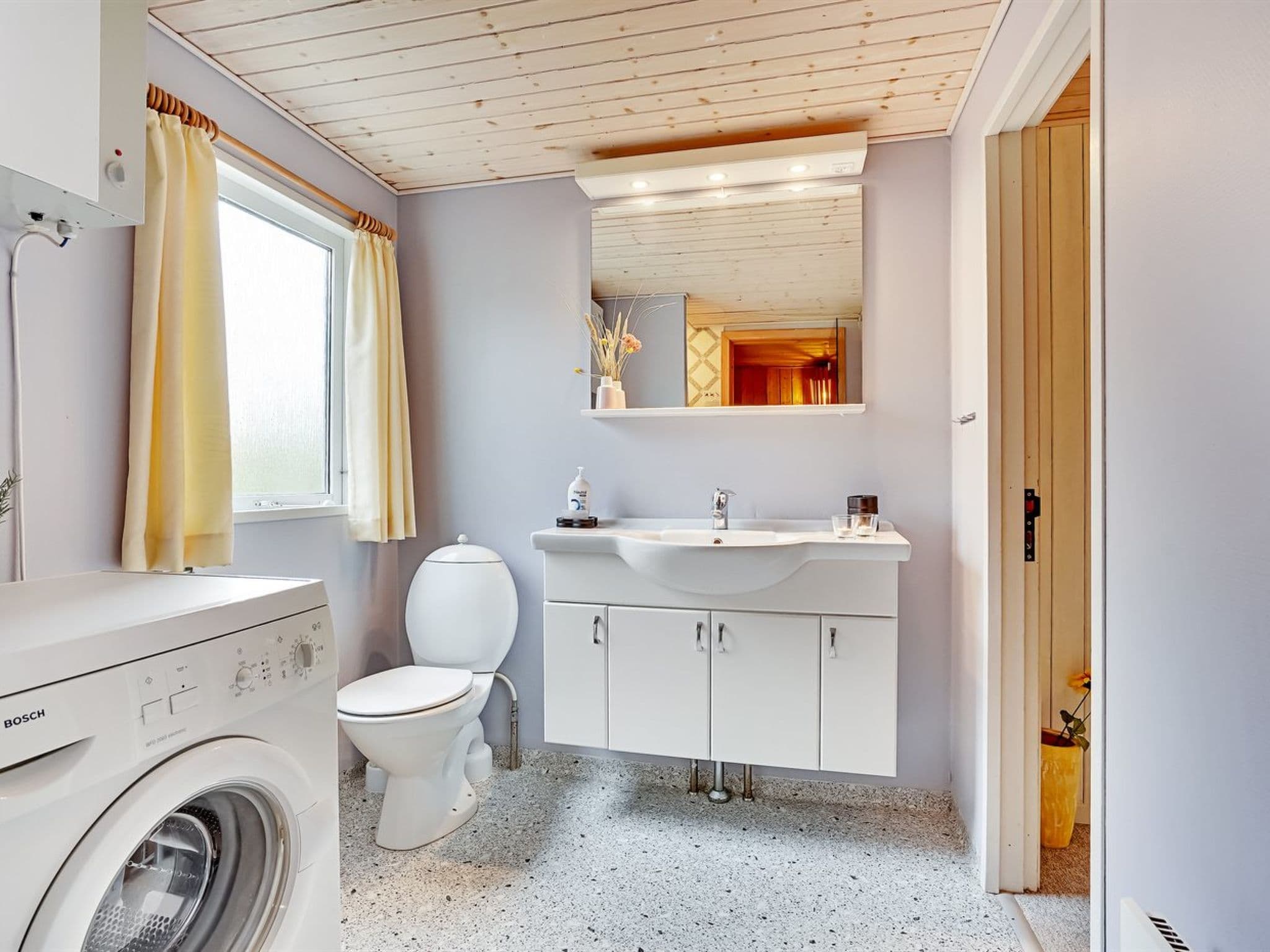 Bathroom / Wellness