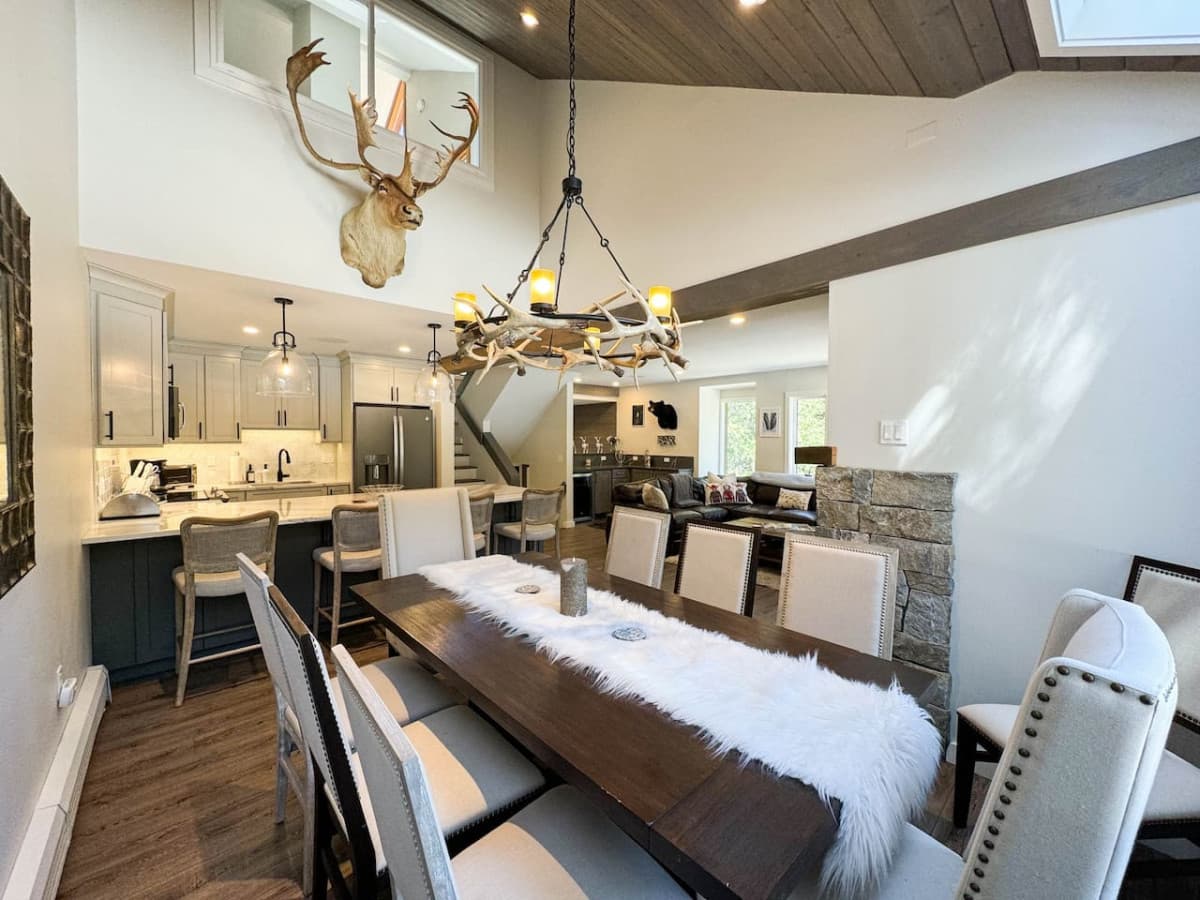 Attitash Heights | Ski in/out Getaway with Pool