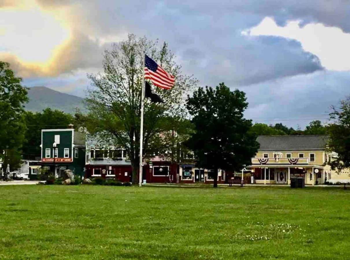 Center of North Conway. All the restaurants and shops a 5 minute walk from the house.