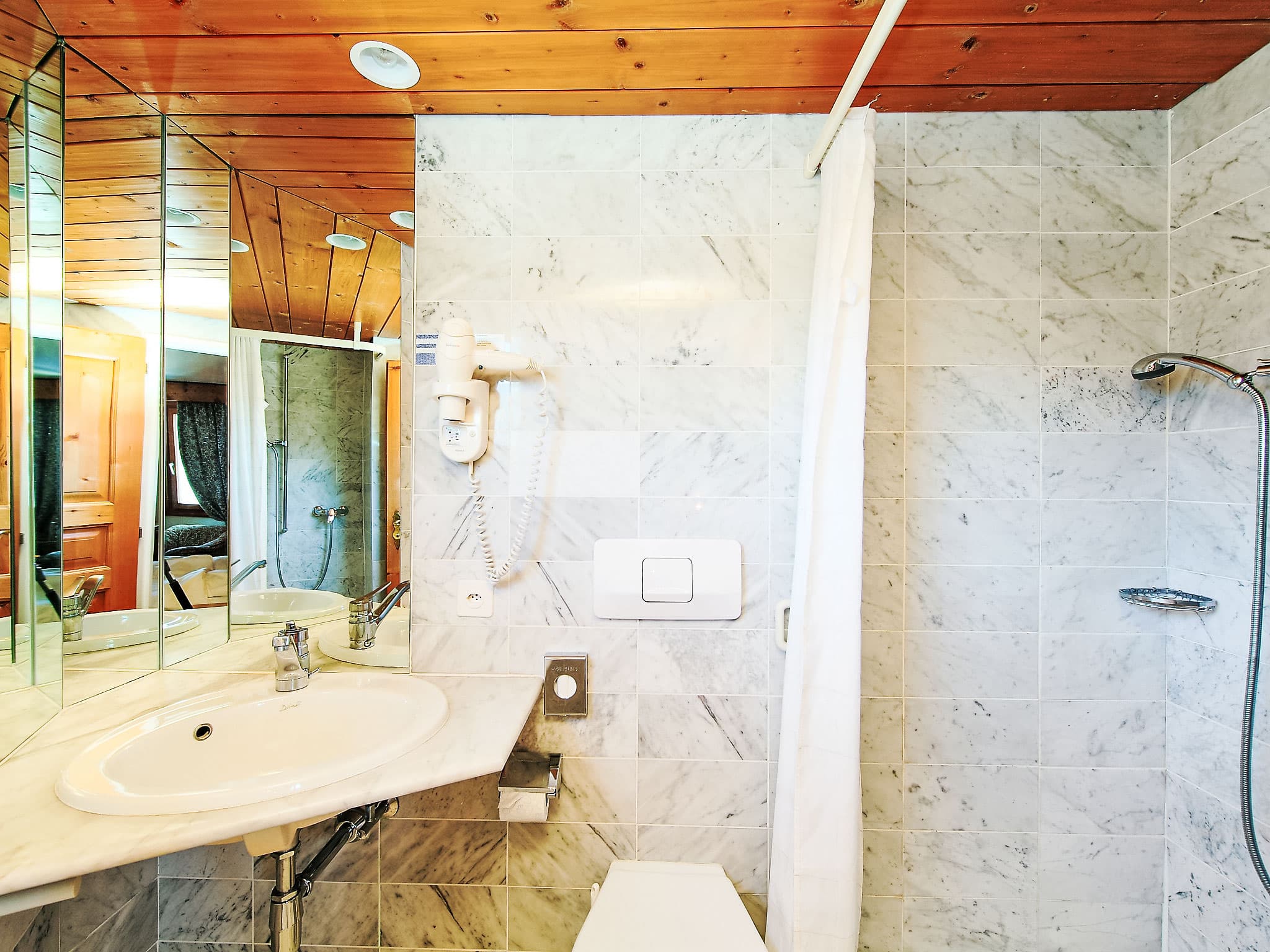 Bathroom / Wellness