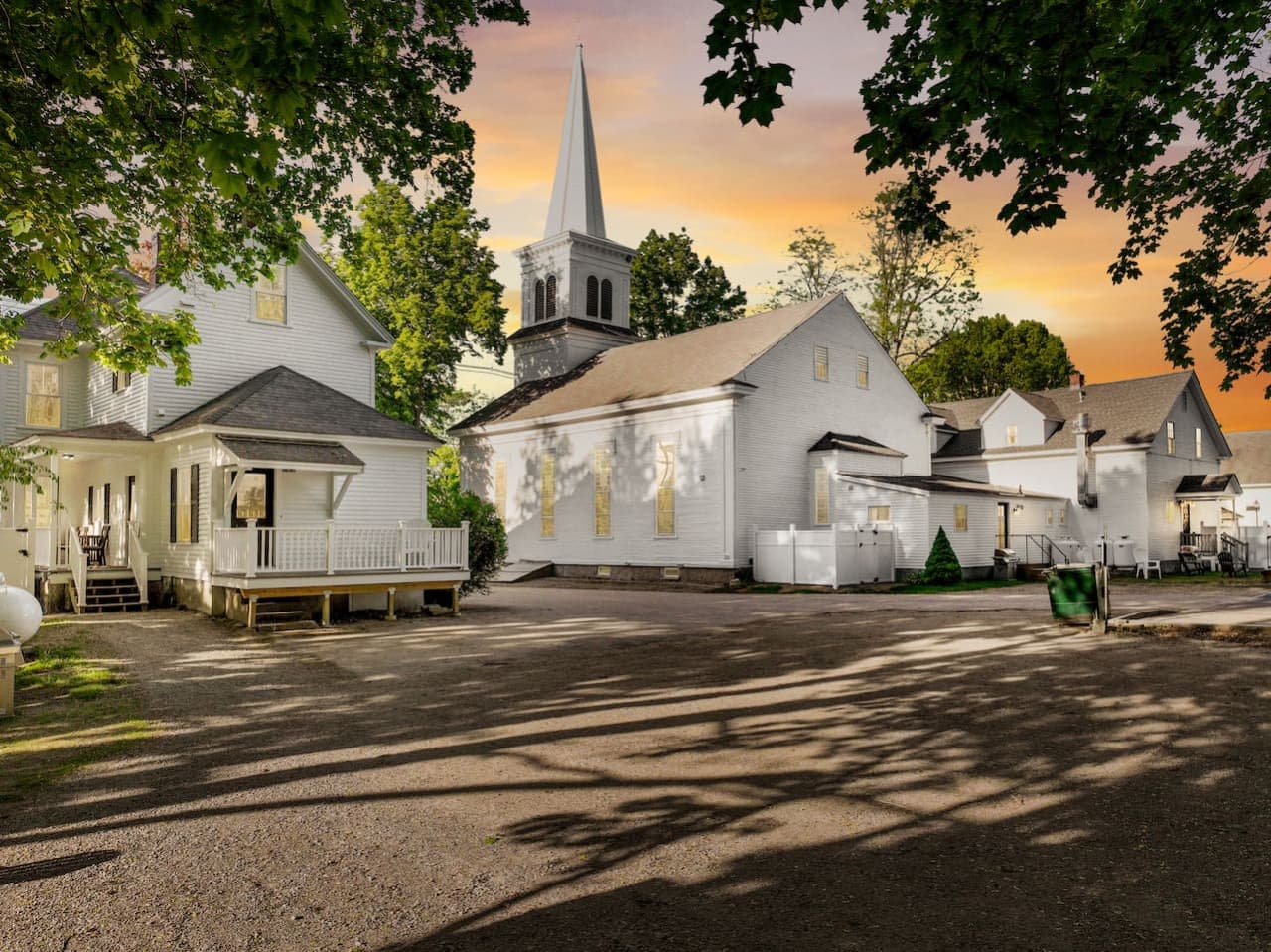 The Trilogy | Sleeps 36, 3 Hot Tubs, 19 Beds, Pond