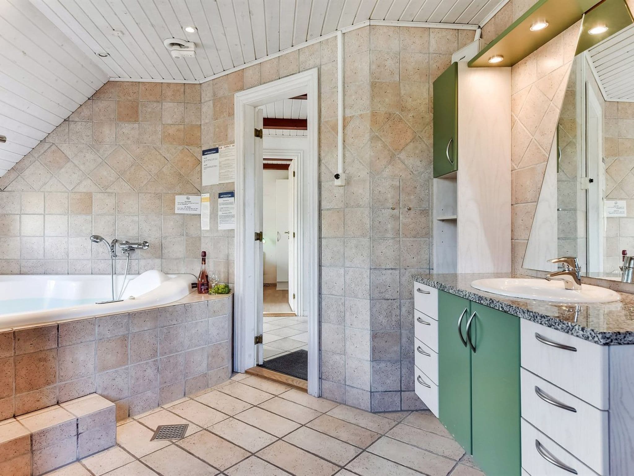 Bathroom / Wellness
