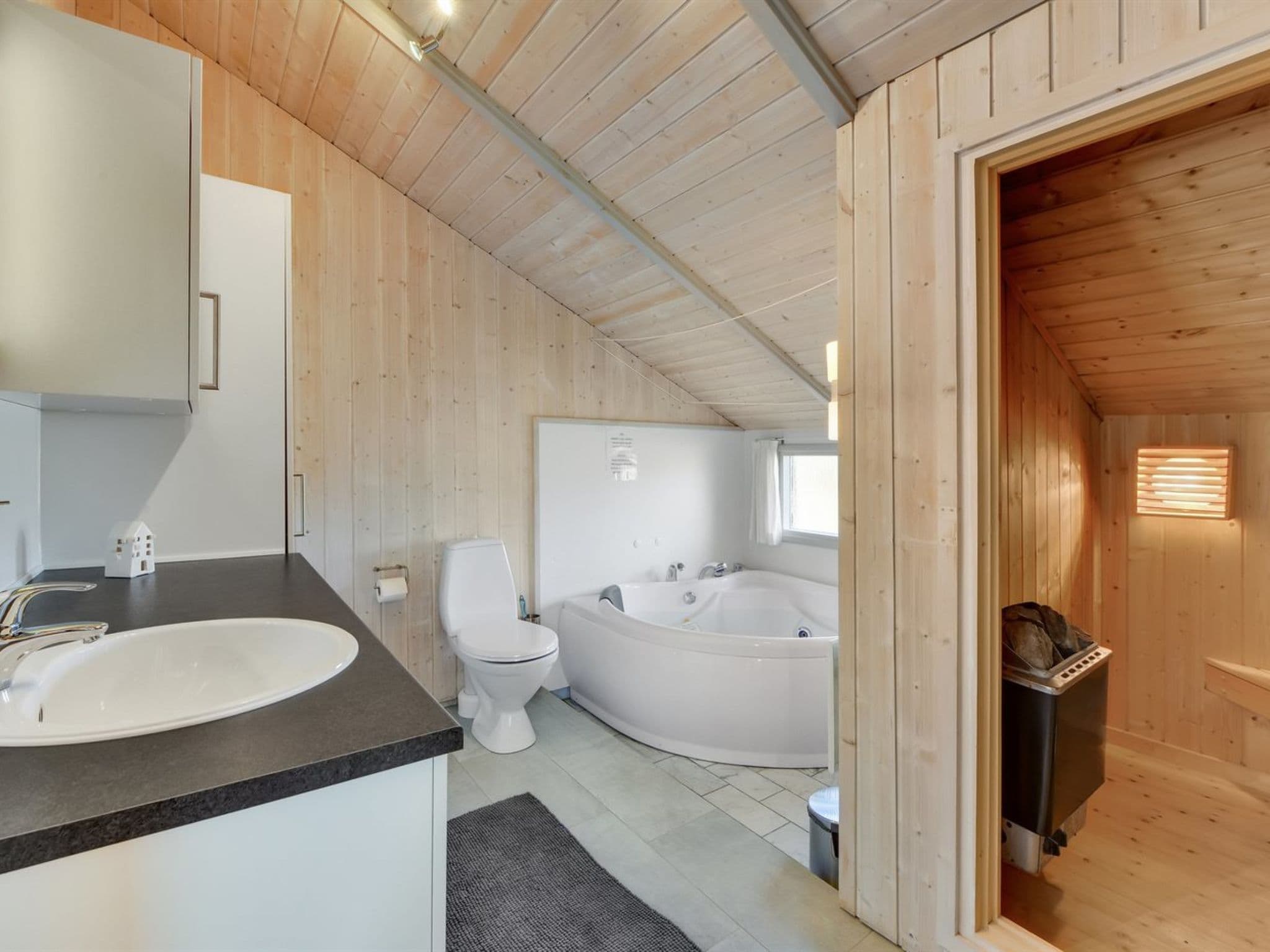 Bathroom / Wellness