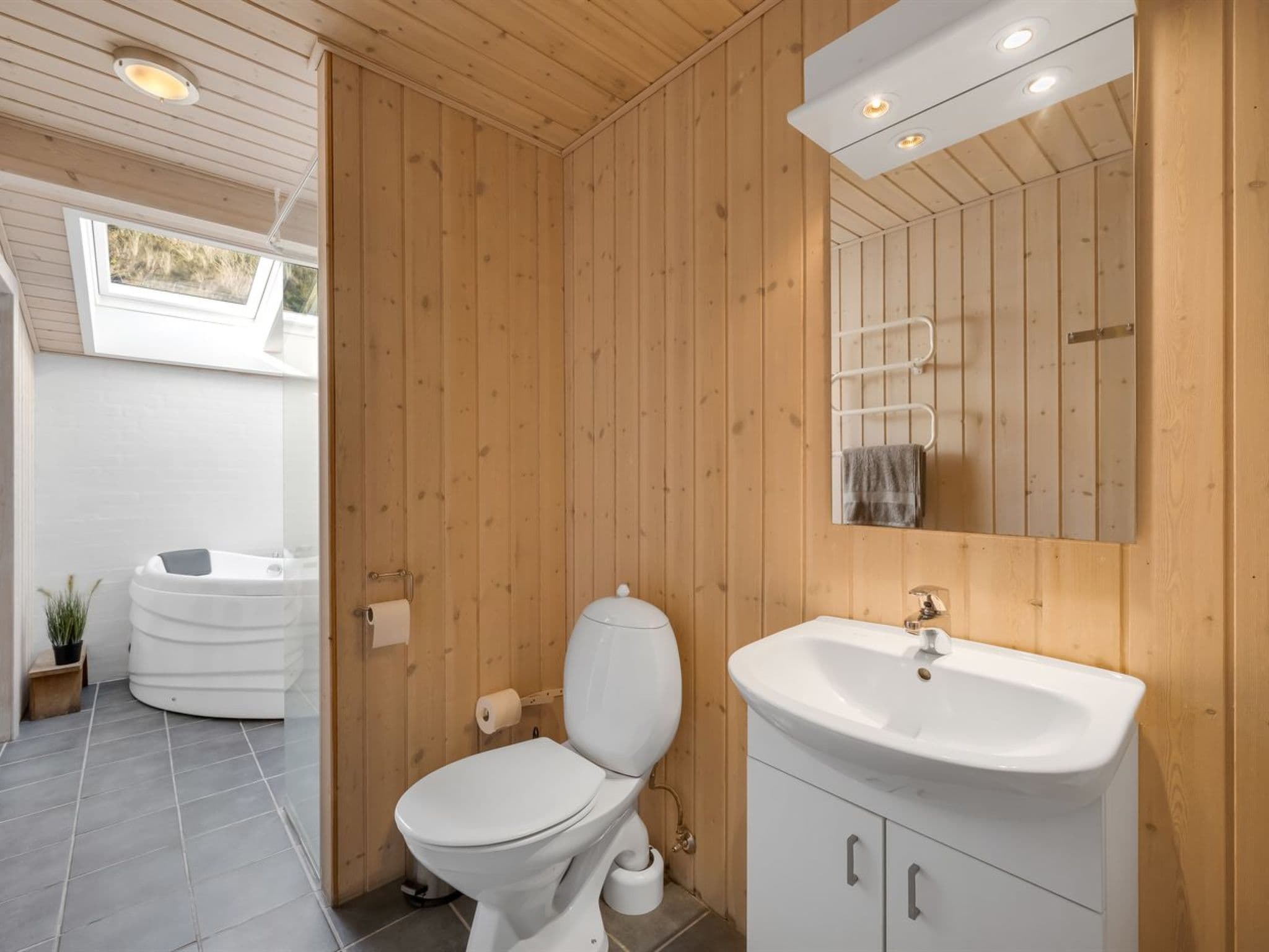 Bathroom / Wellness