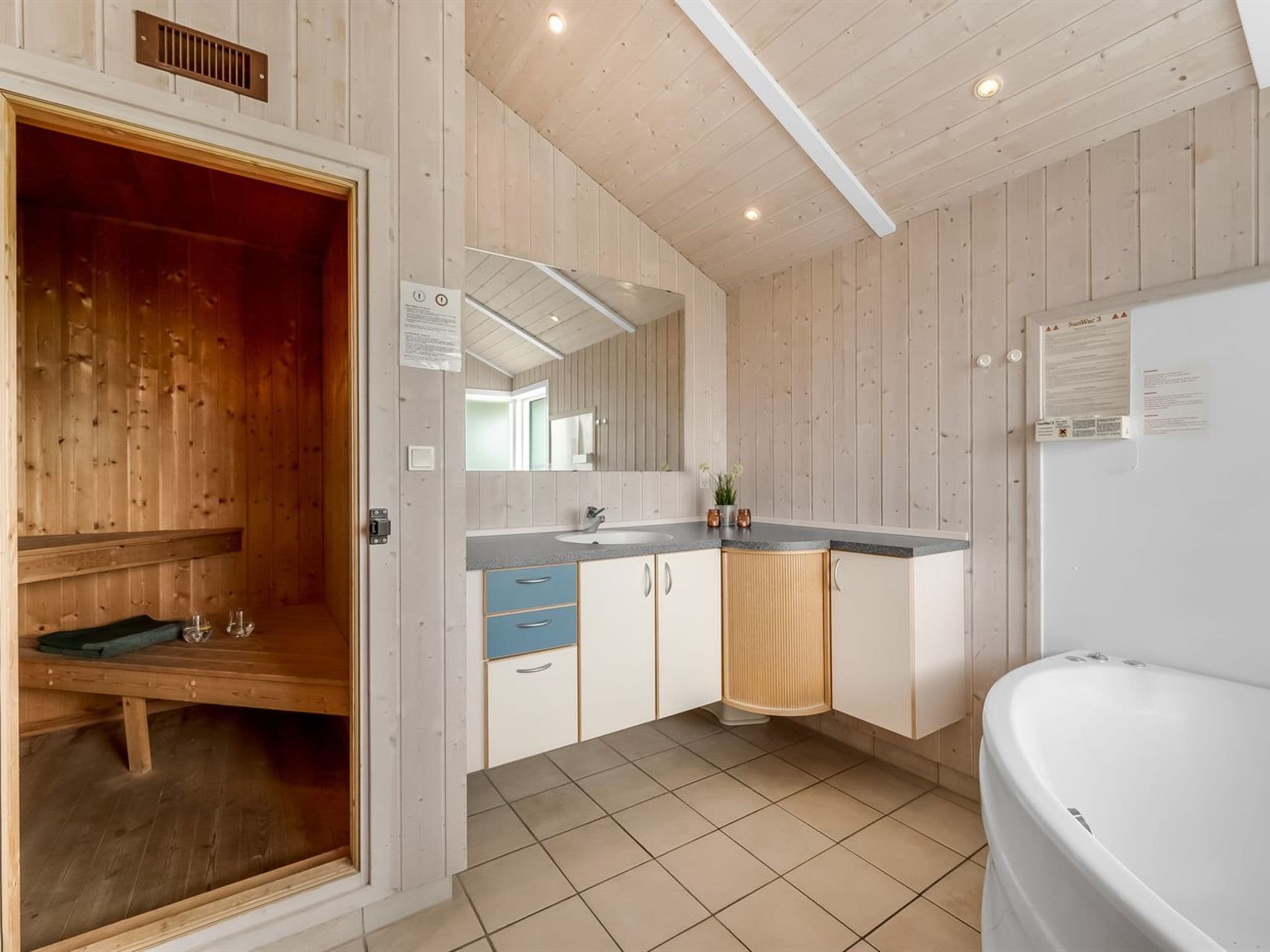 Bathroom / Wellness