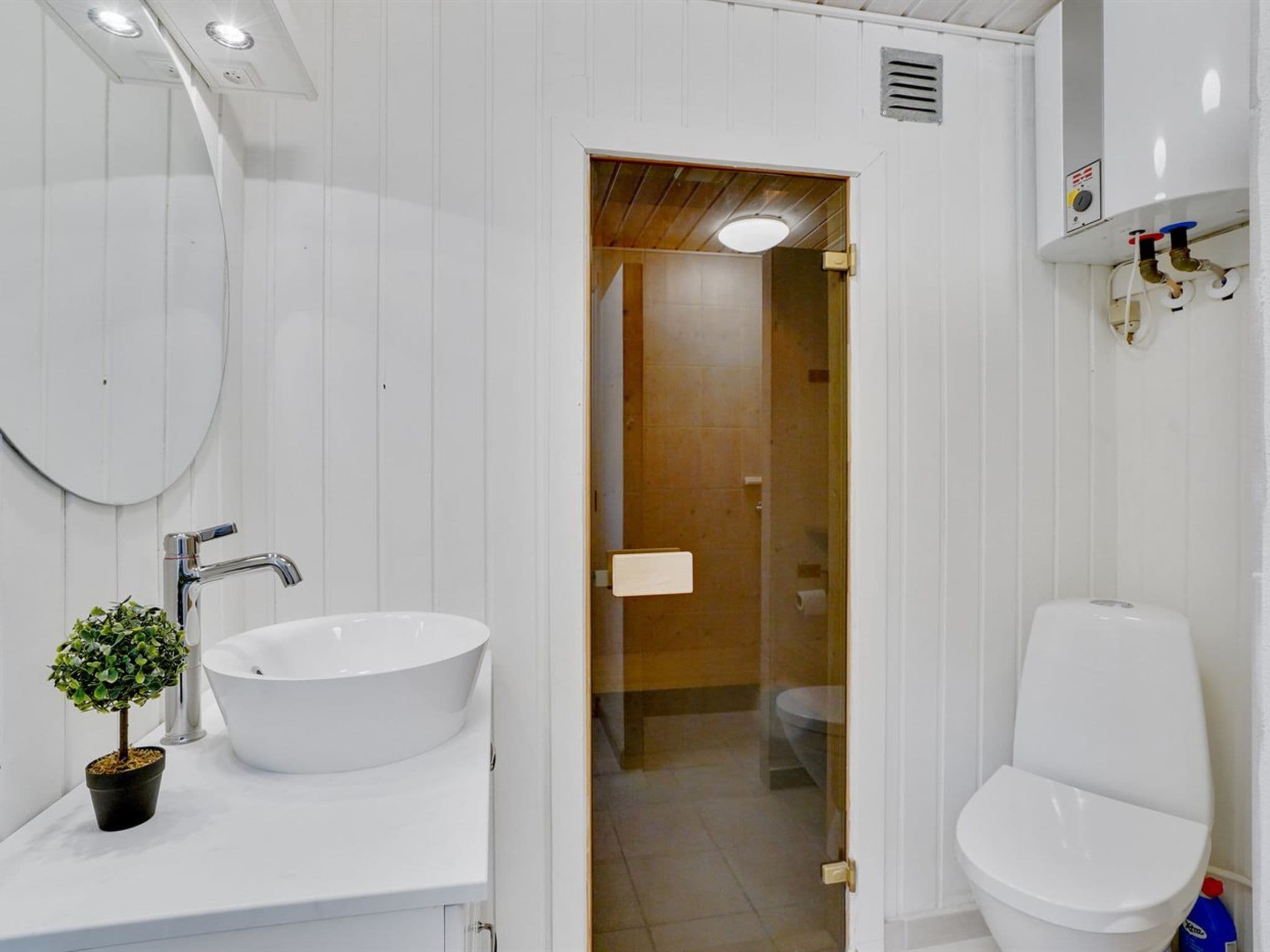 Bathroom / Wellness