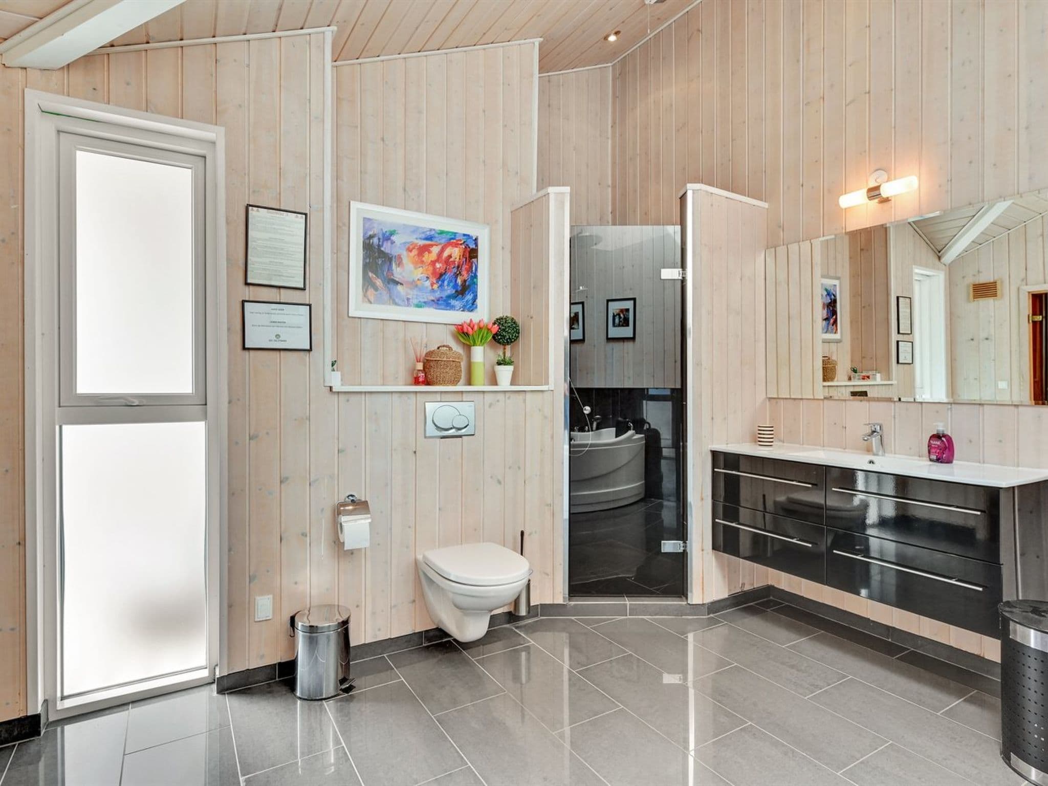 Bathroom / Wellness