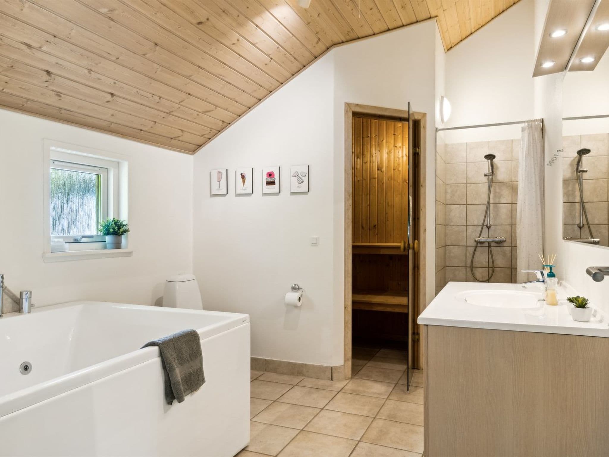 Bathroom / Wellness