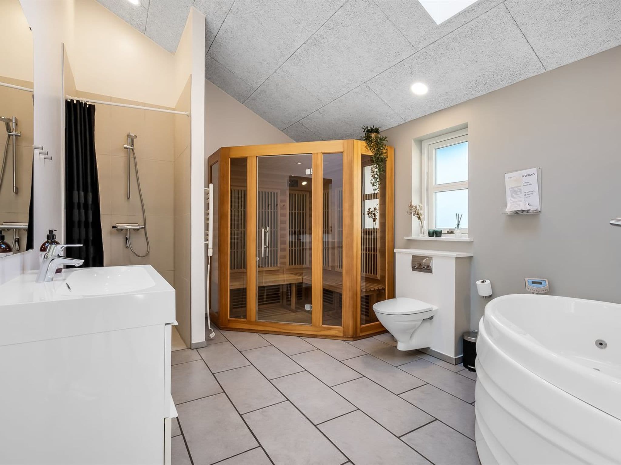 Bathroom / Wellness