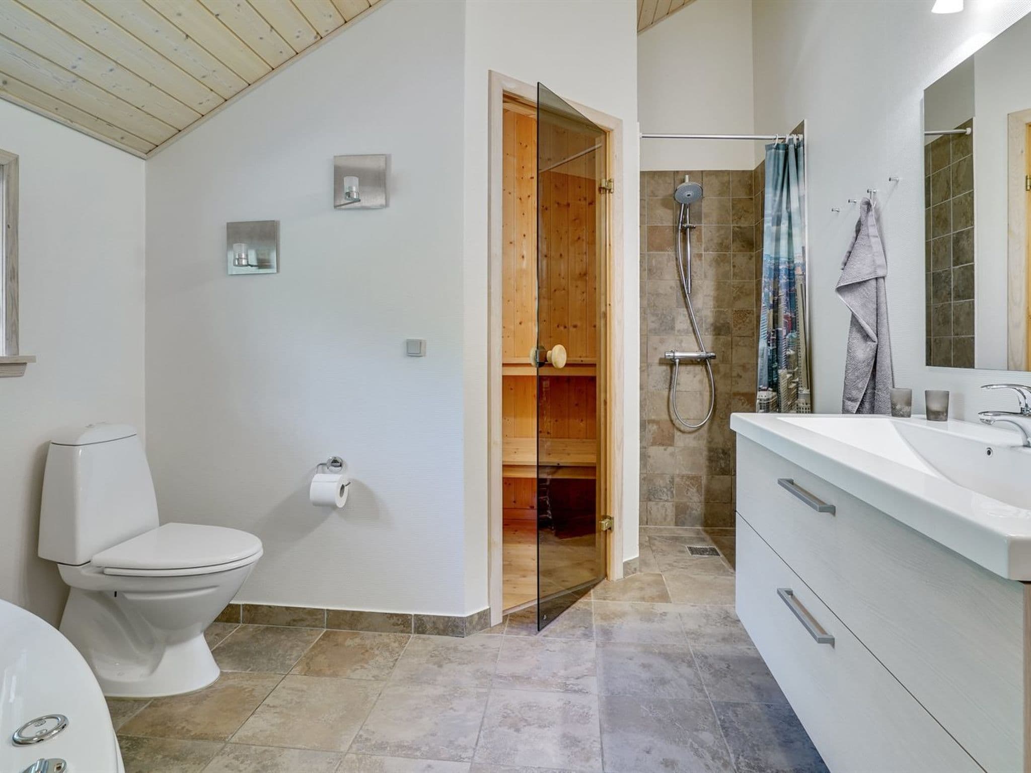 Bathroom / Wellness