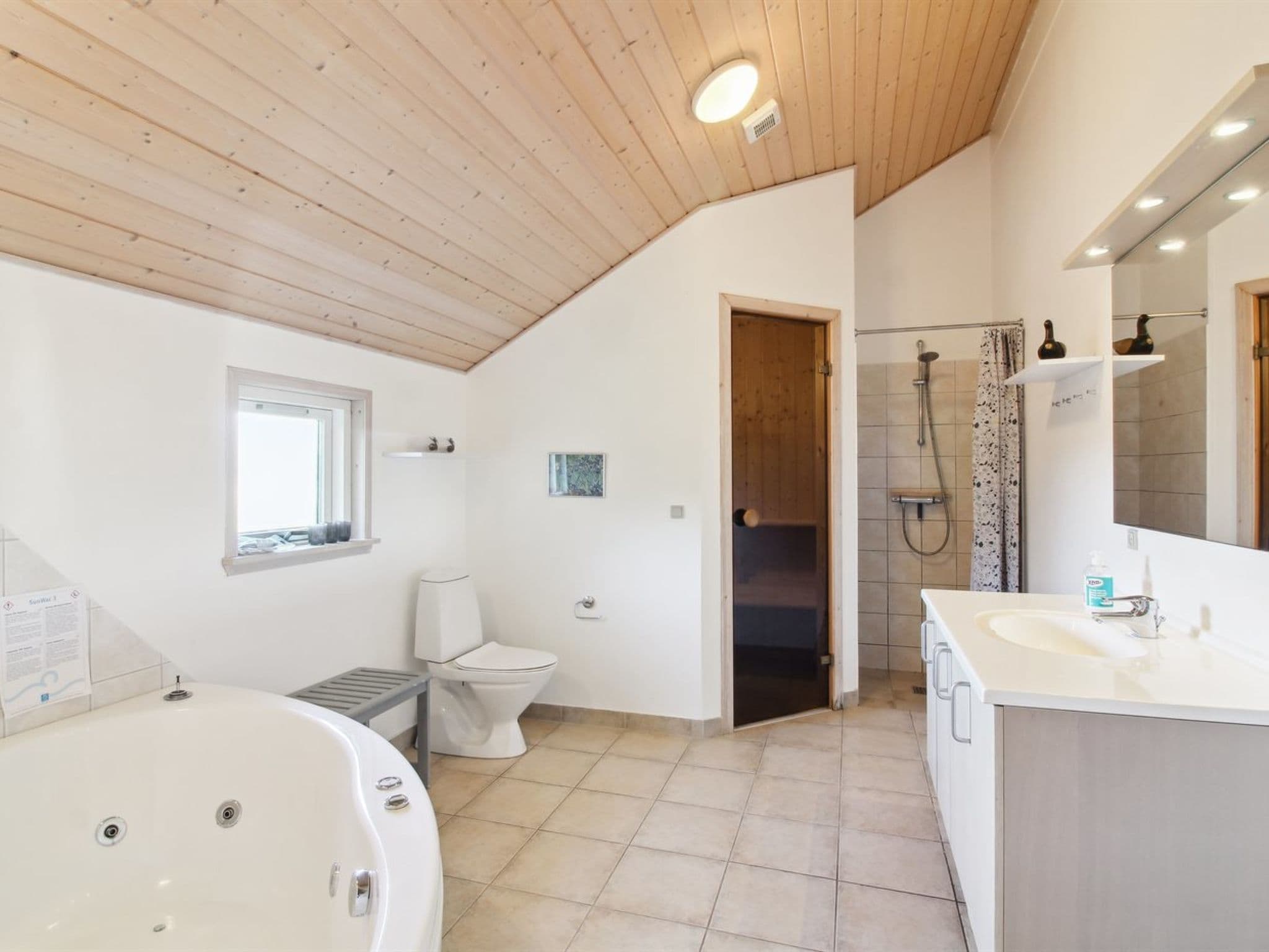 Bathroom / Wellness