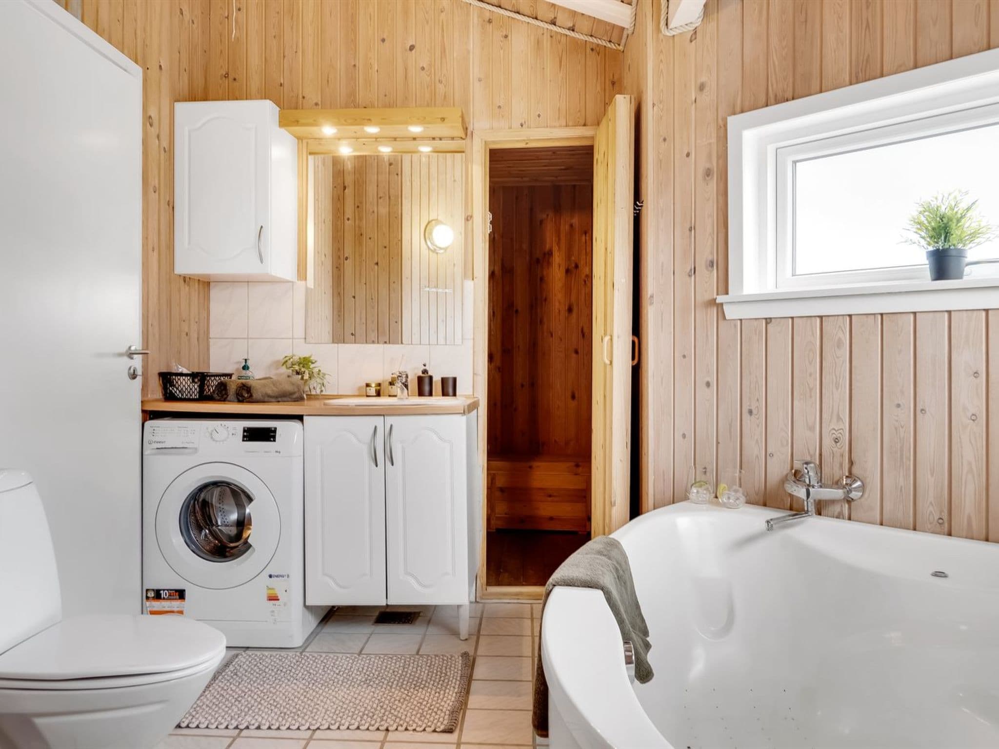 Bathroom / Wellness