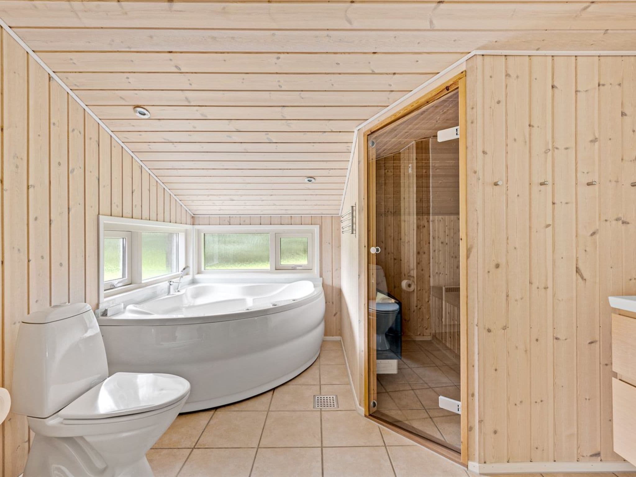 Bathroom / Wellness