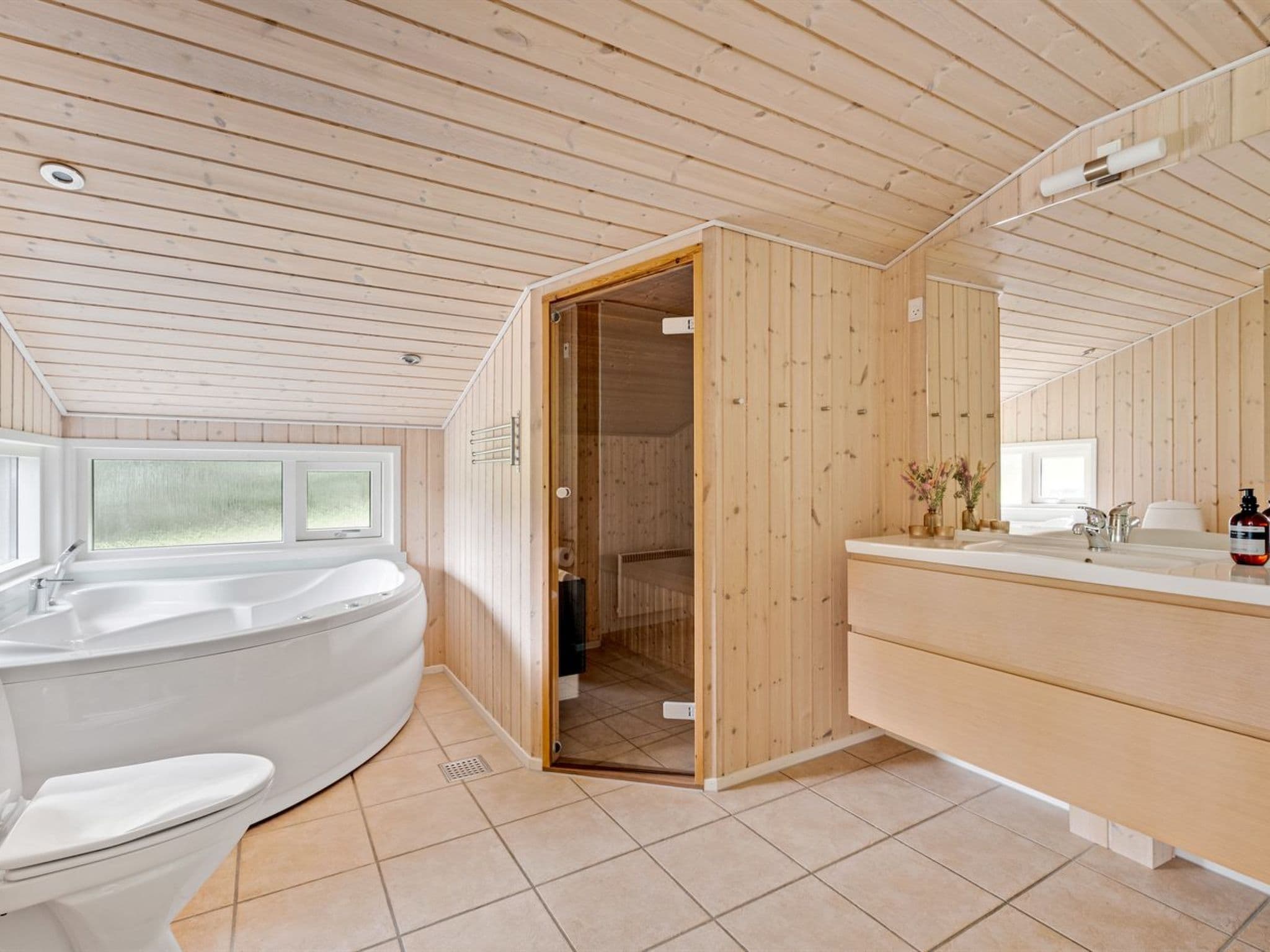 Bathroom / Wellness