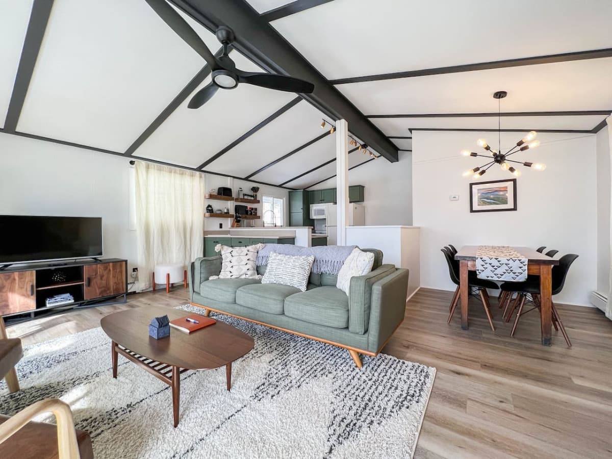Maple View | Modern White Mountain Retreat