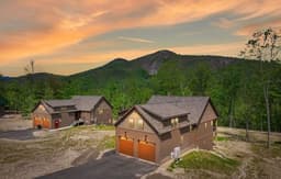 The Ledgeview Lodge | Brand New, Hot tub, Views