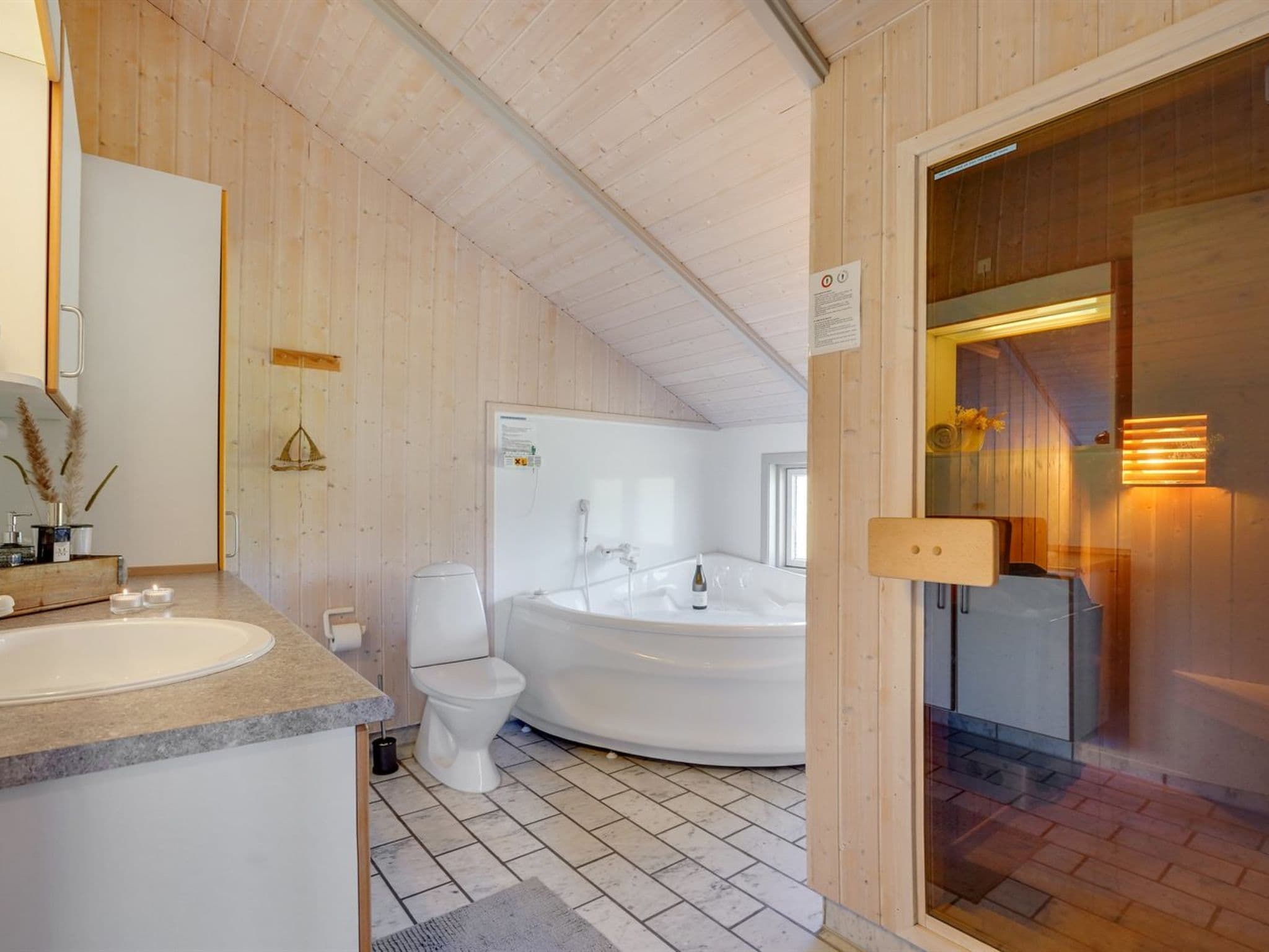Bathroom / Wellness