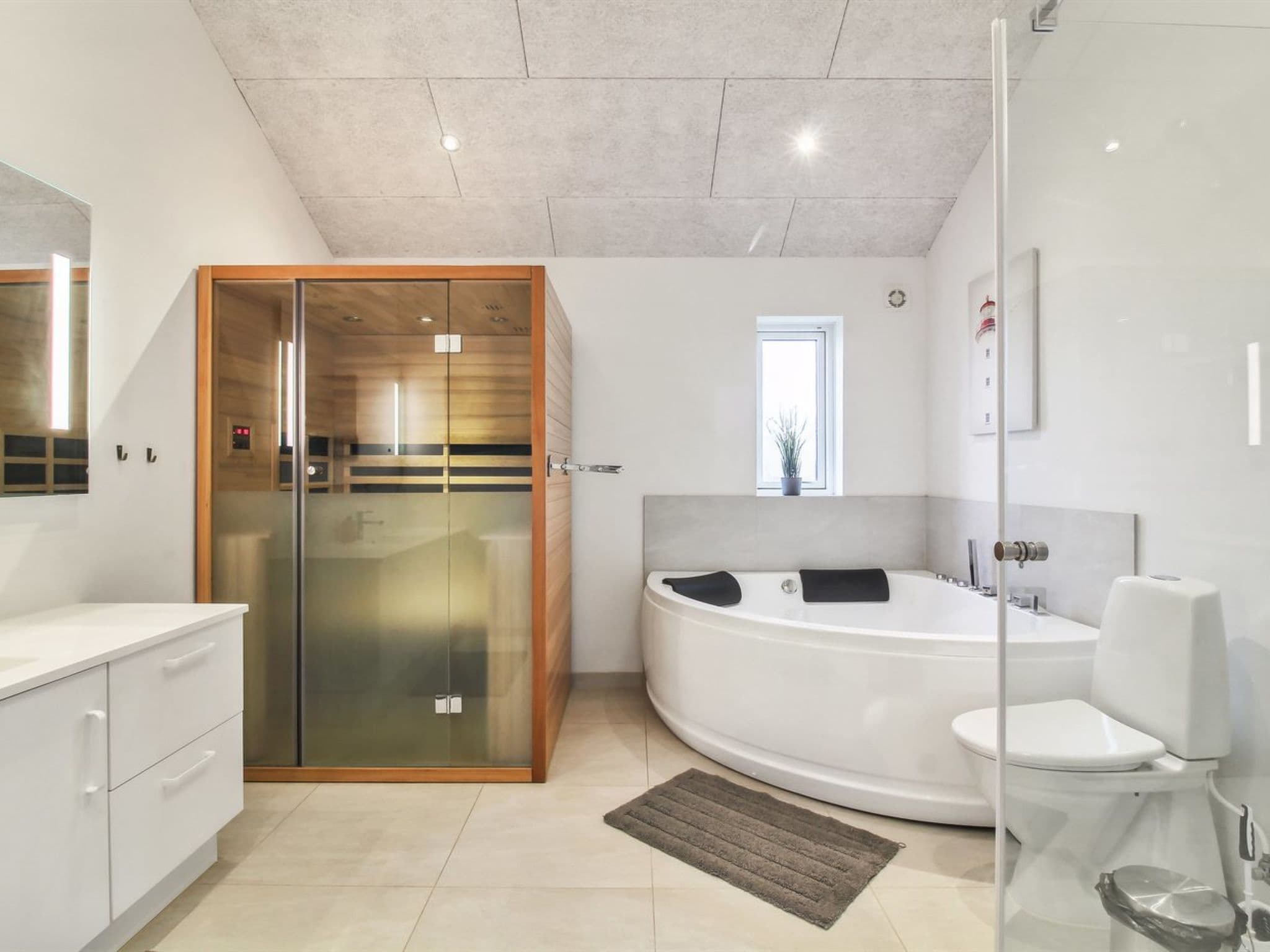 Bathroom / Wellness