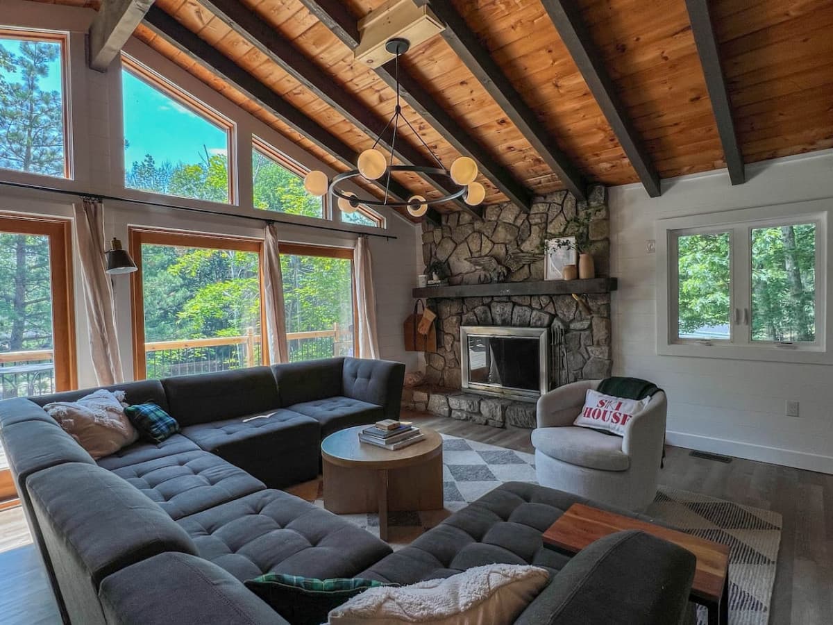 Mountainside Chalet | Modern, Spacious + Central!
