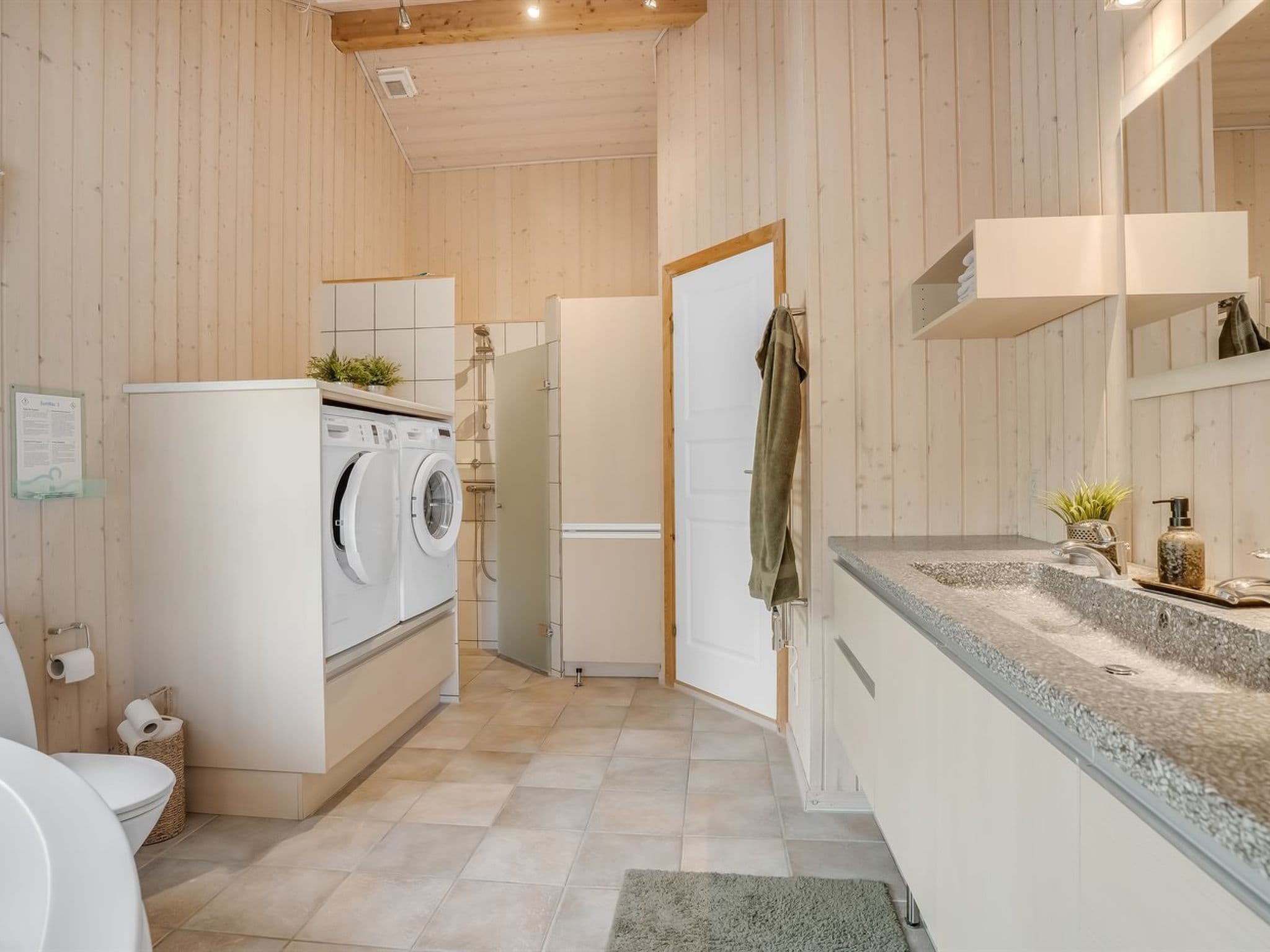 Bathroom / Wellness