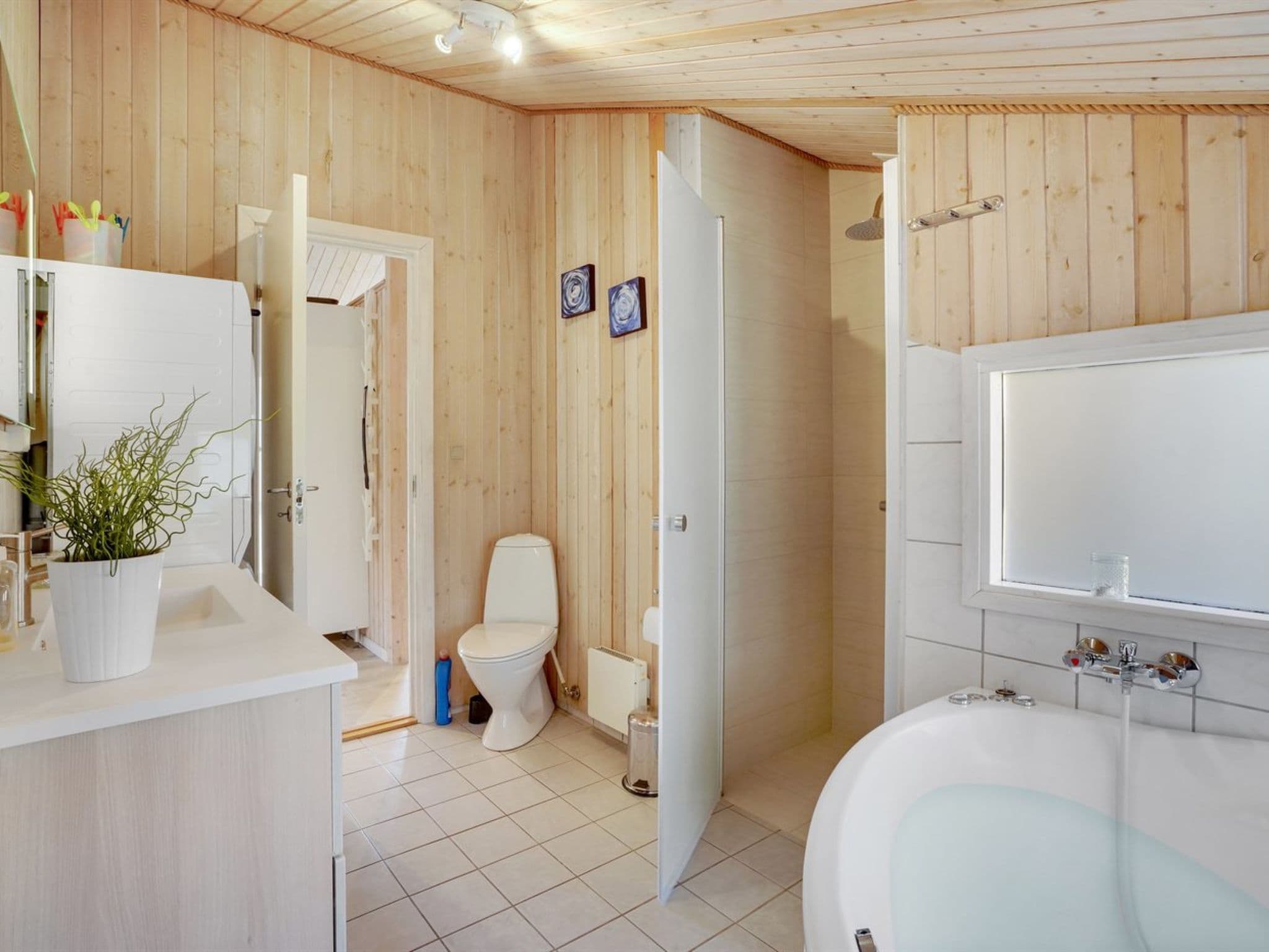 Bathroom / Wellness