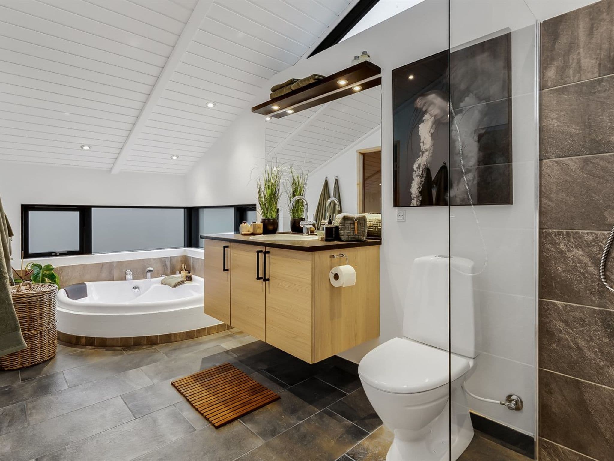 Bathroom / Wellness