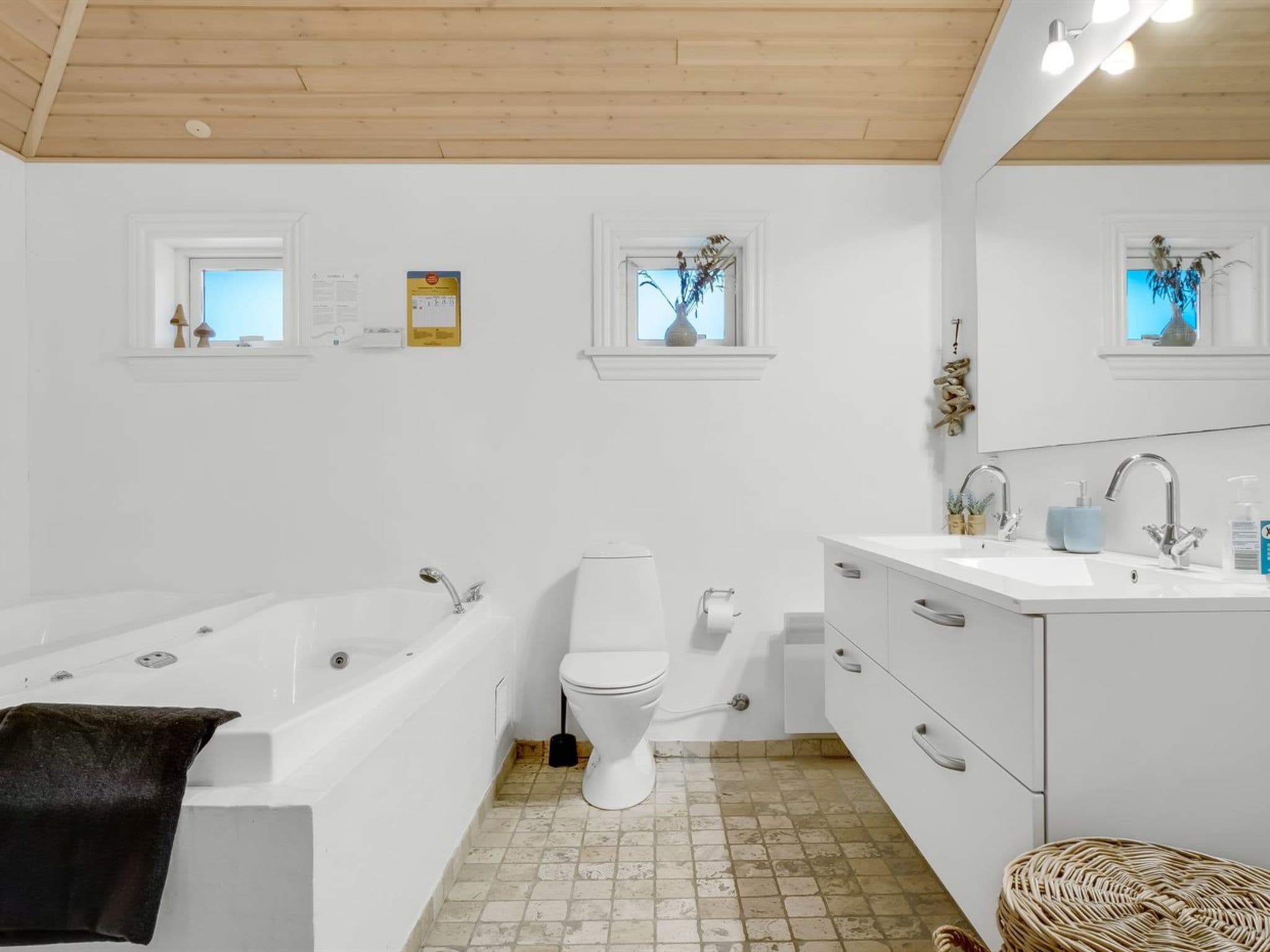 Bathroom / Wellness