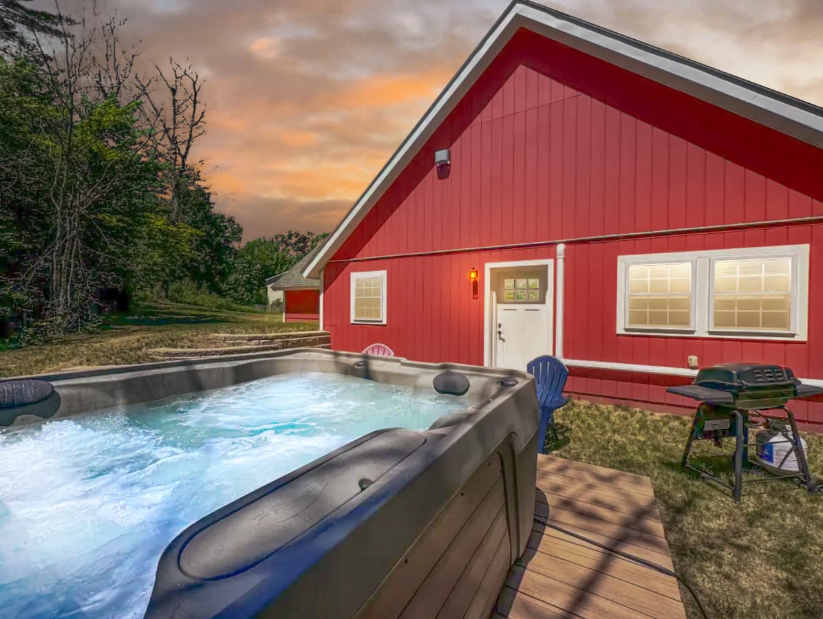 White Mountain Dream Cabin | 4 Acres  + Hot Tub