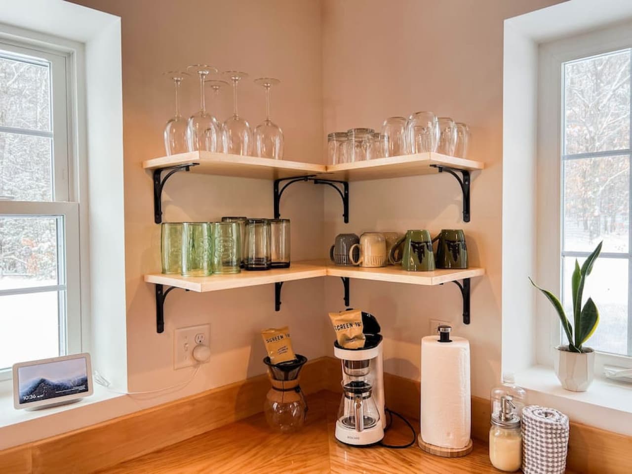 Plenty of glassware for everyone's needs