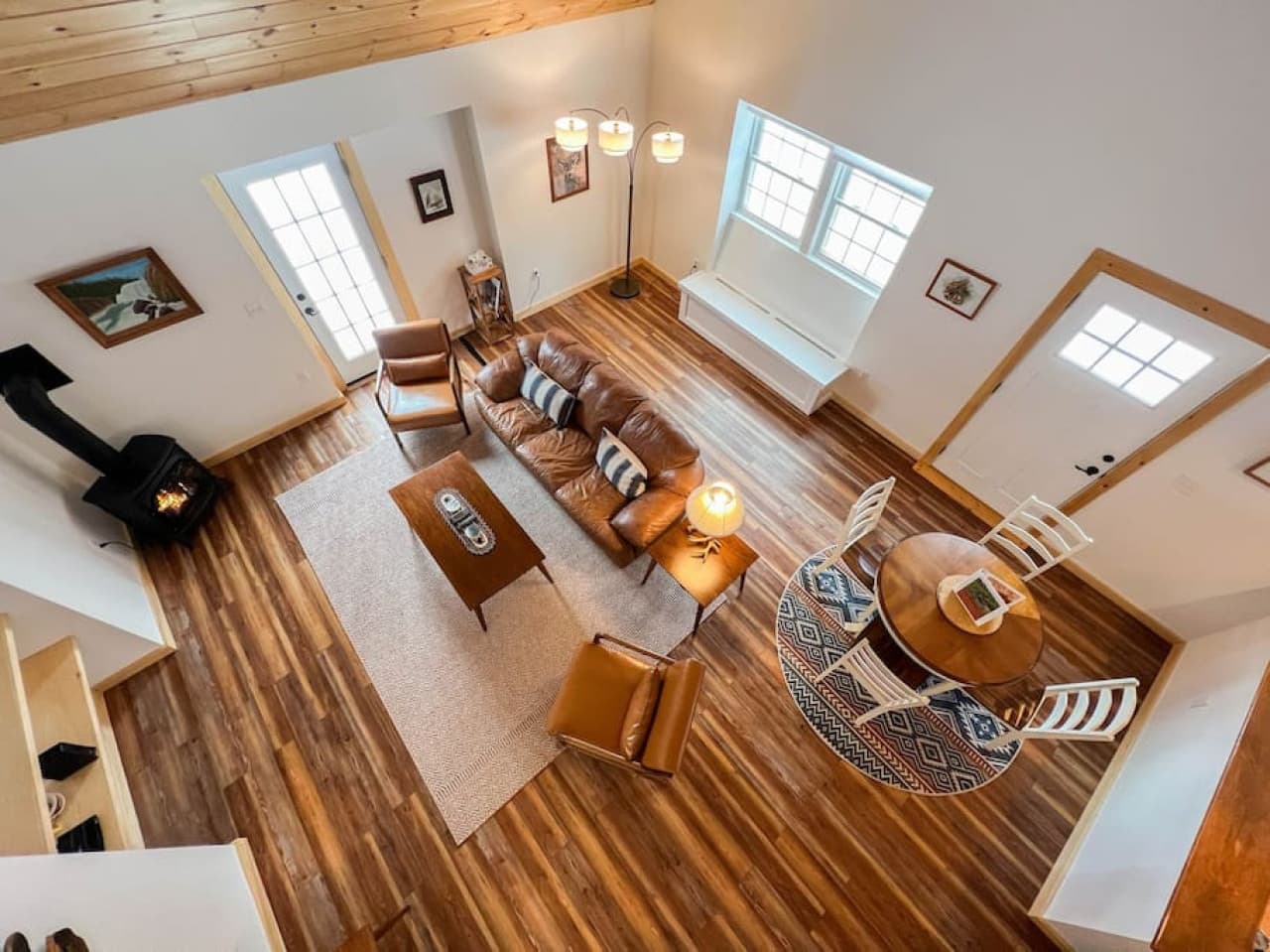 Quality luxe cabin located in Fryeburg Maine - minutes from lakes, hikes and North Conway NH