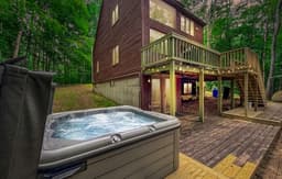 Cozy Mt. Home Tucked Away yet Close to Everything!