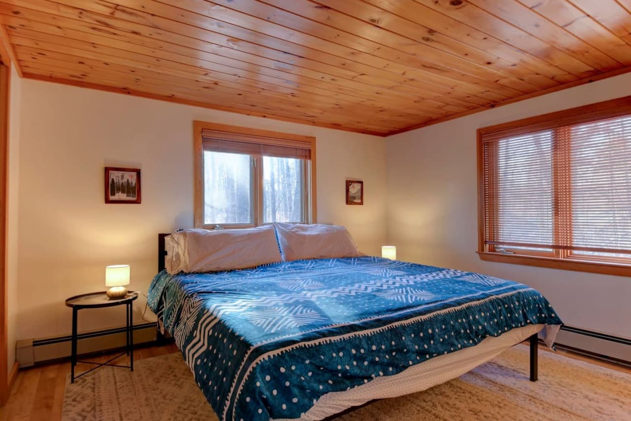 King size bed, super comfy mattress