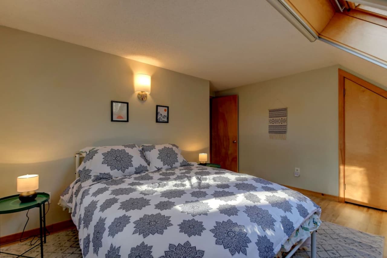 Queen size bedroom