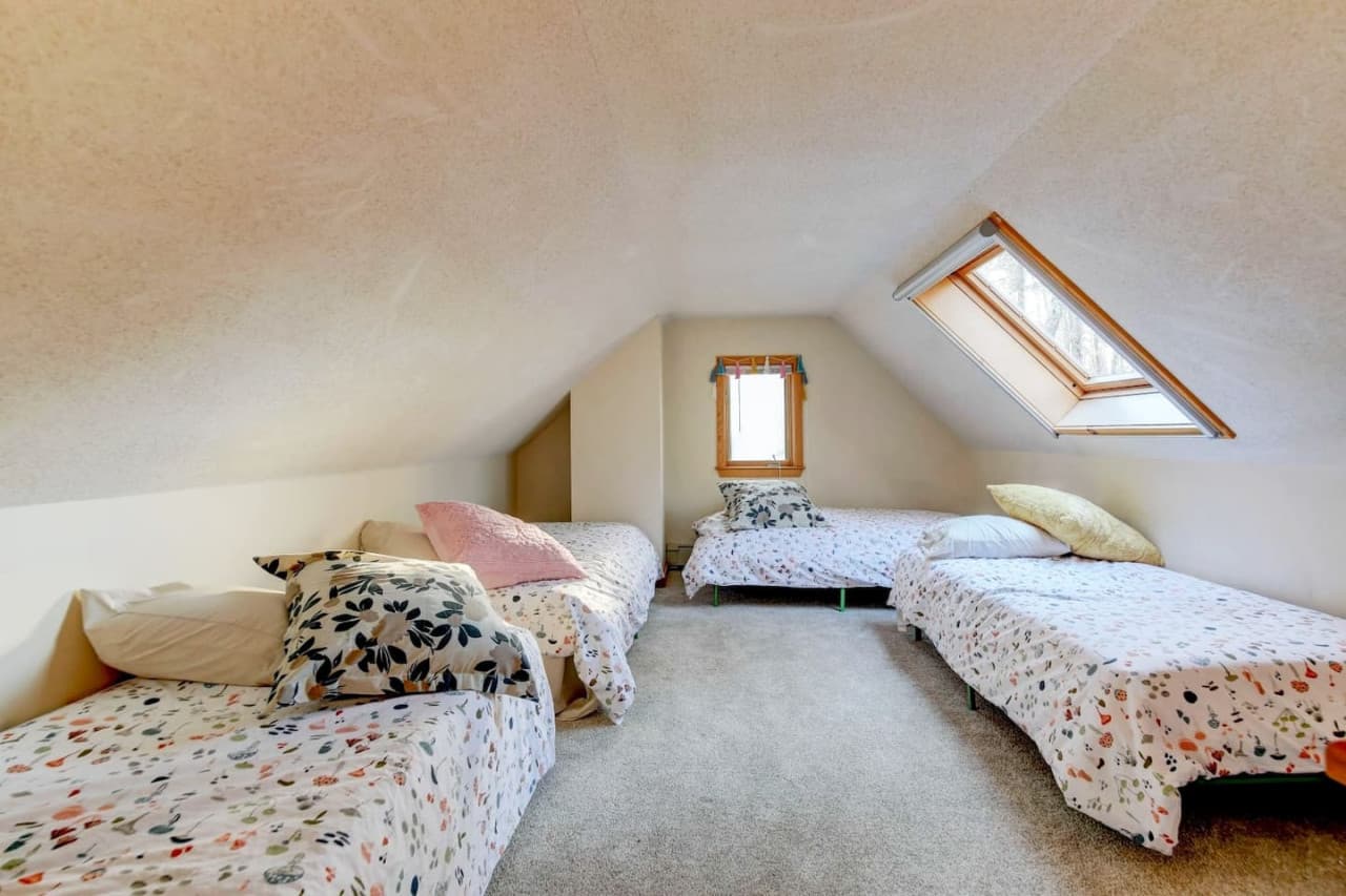 4 single beds for the whole gang