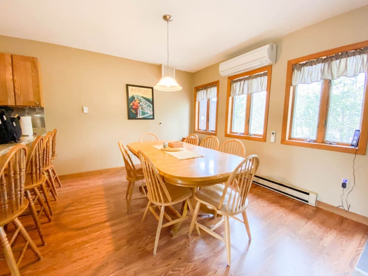 dining room for 8 + the counter